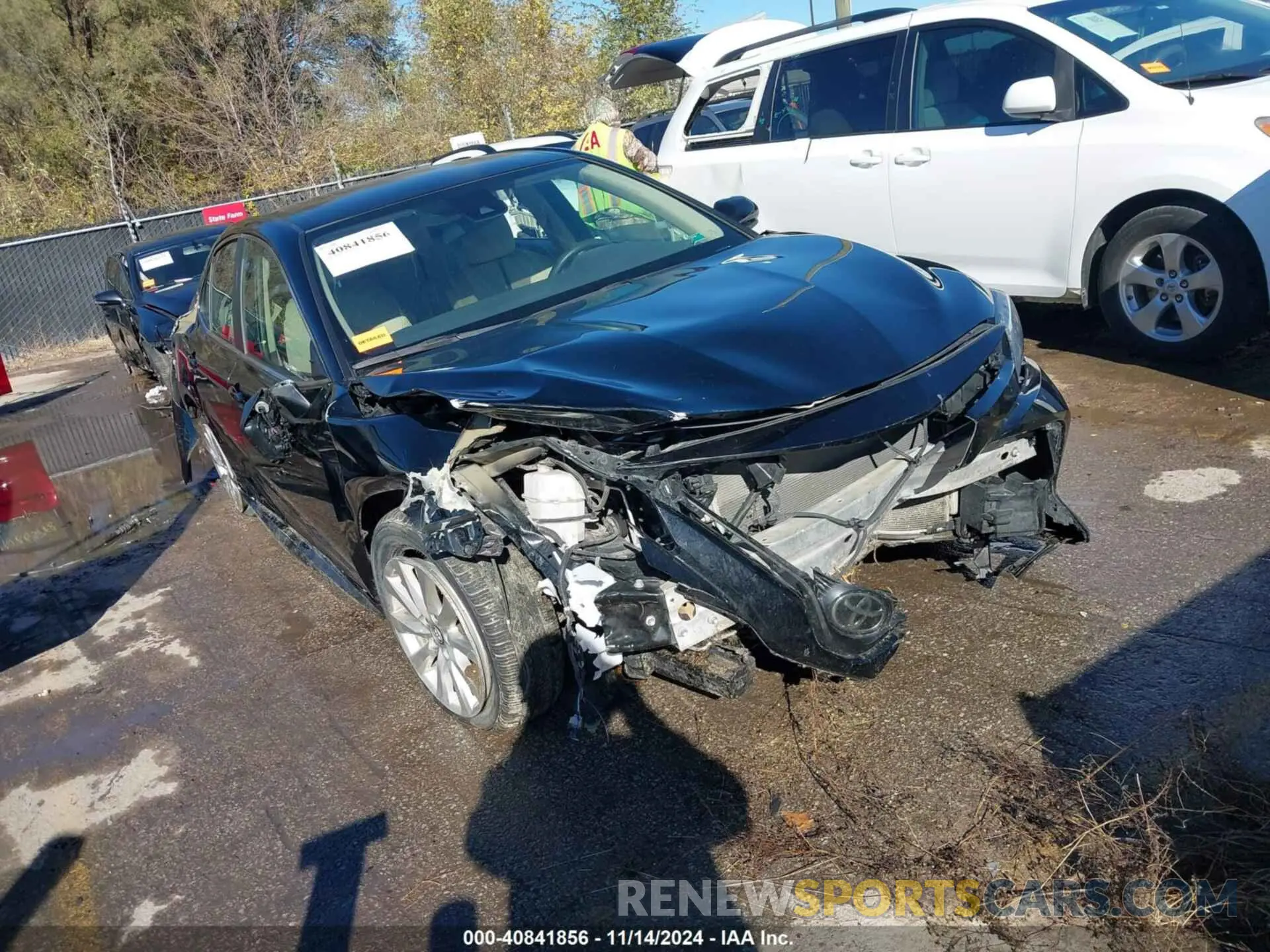 1 Фотография поврежденного автомобиля 4T1B11HK3KU802258 TOYOTA CAMRY 2019