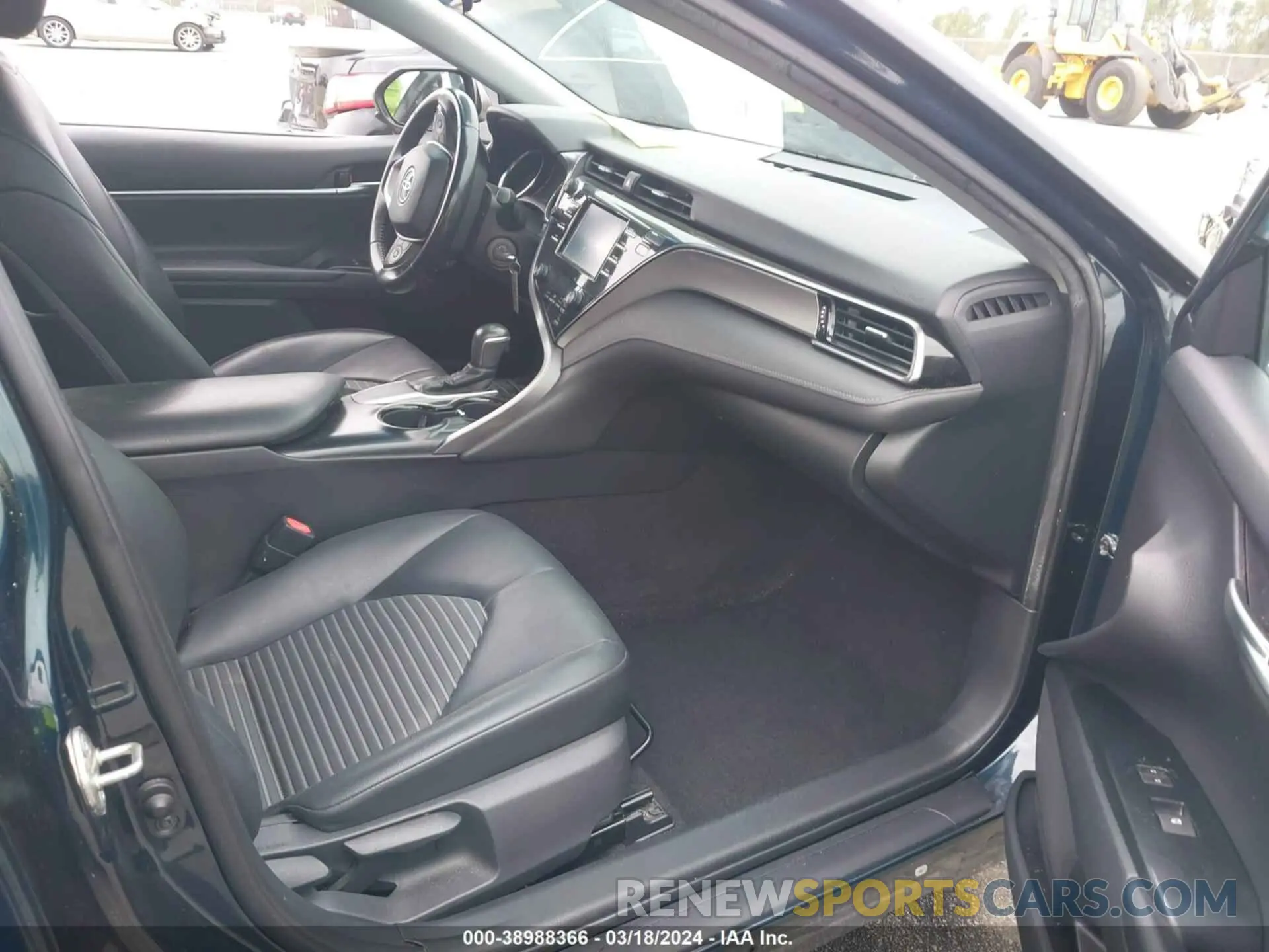 5 Фотография поврежденного автомобиля 4T1B11HK3KU810442 TOYOTA CAMRY 2019