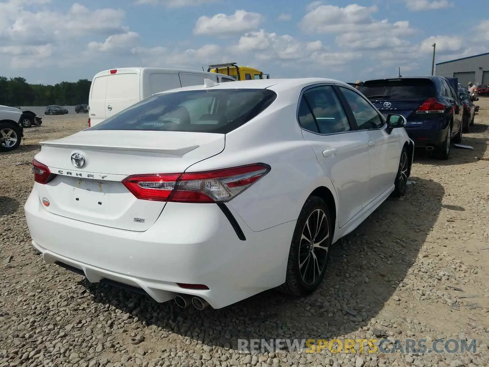 4 Photograph of a damaged car 4T1B11HK3KU828827 TOYOTA CAMRY 2019