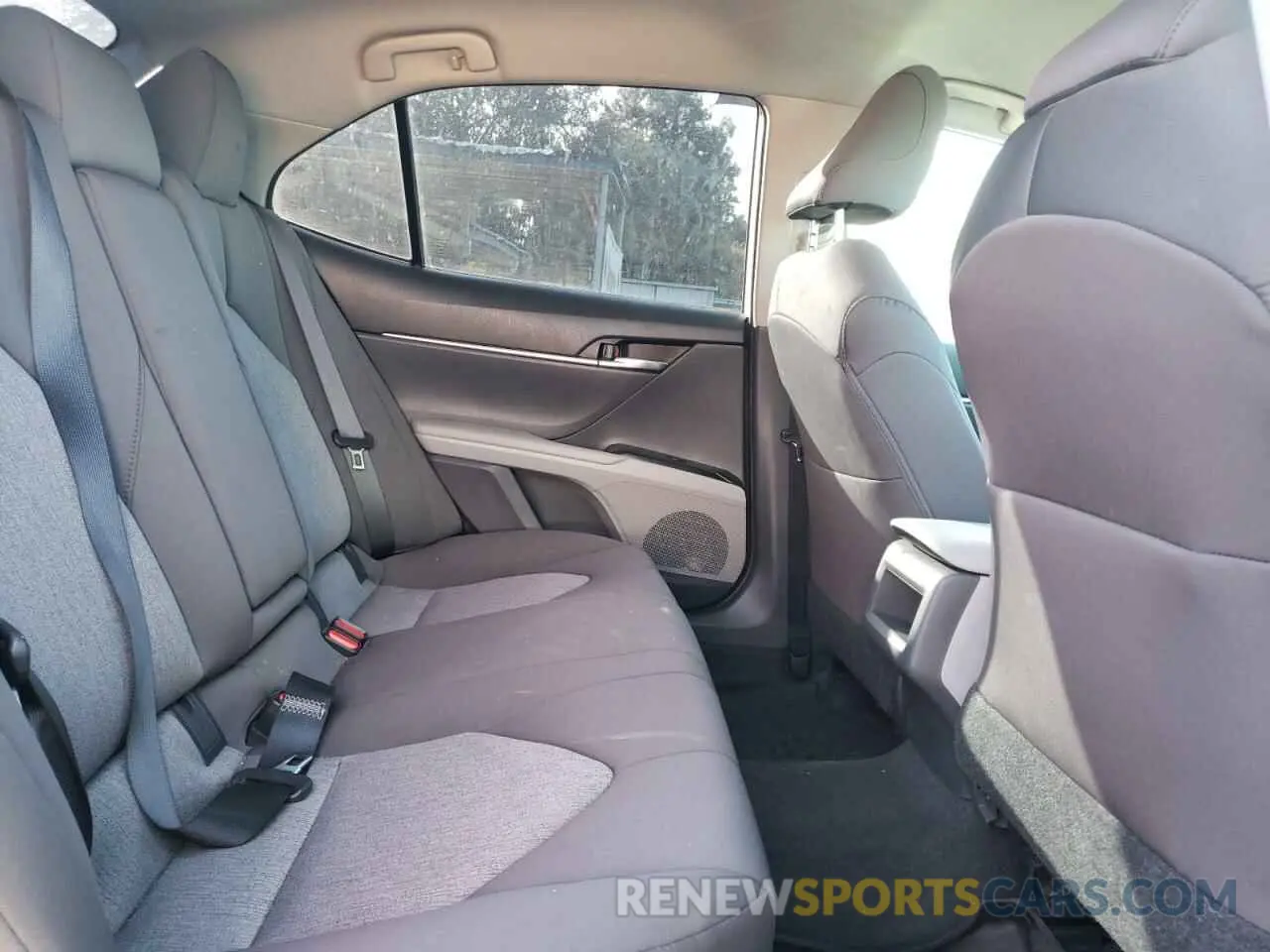 6 Photograph of a damaged car 4T1B11HK3KU844249 TOYOTA CAMRY 2019
