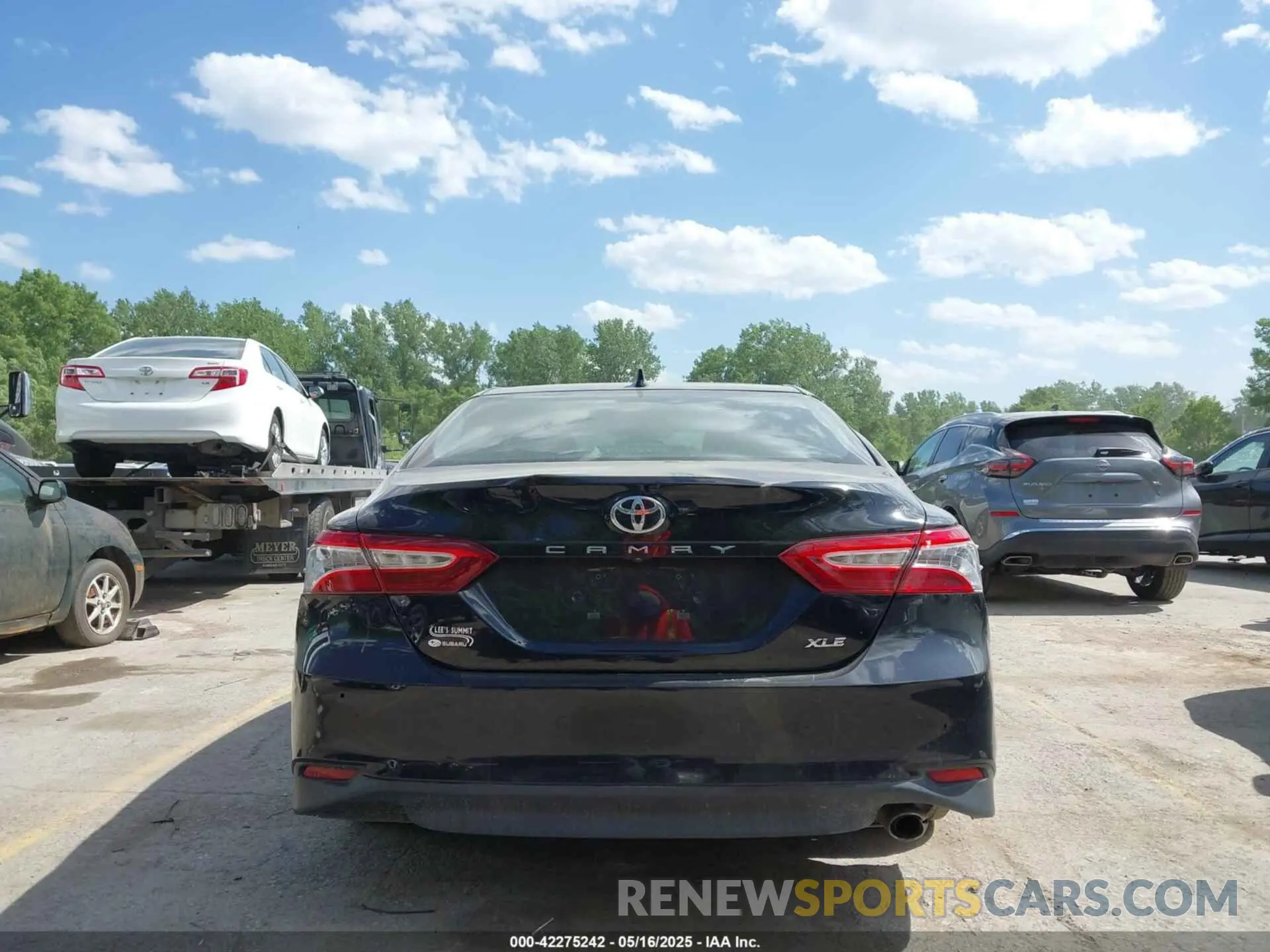 16 Photograph of a damaged car 4T1B11HK4KU159810 TOYOTA CAMRY 2019