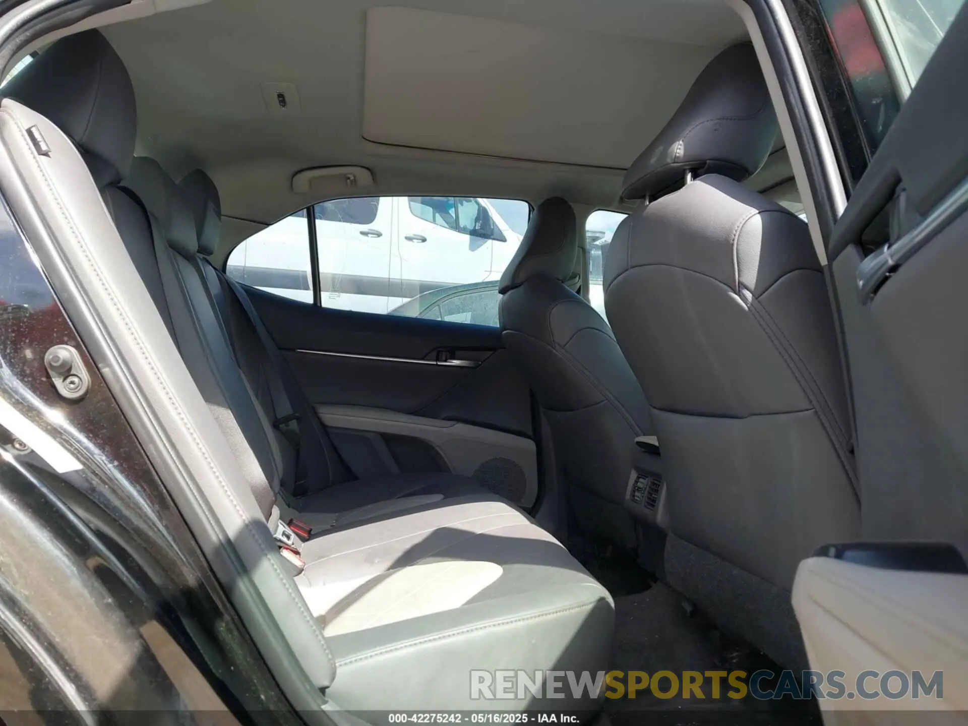 8 Photograph of a damaged car 4T1B11HK4KU159810 TOYOTA CAMRY 2019