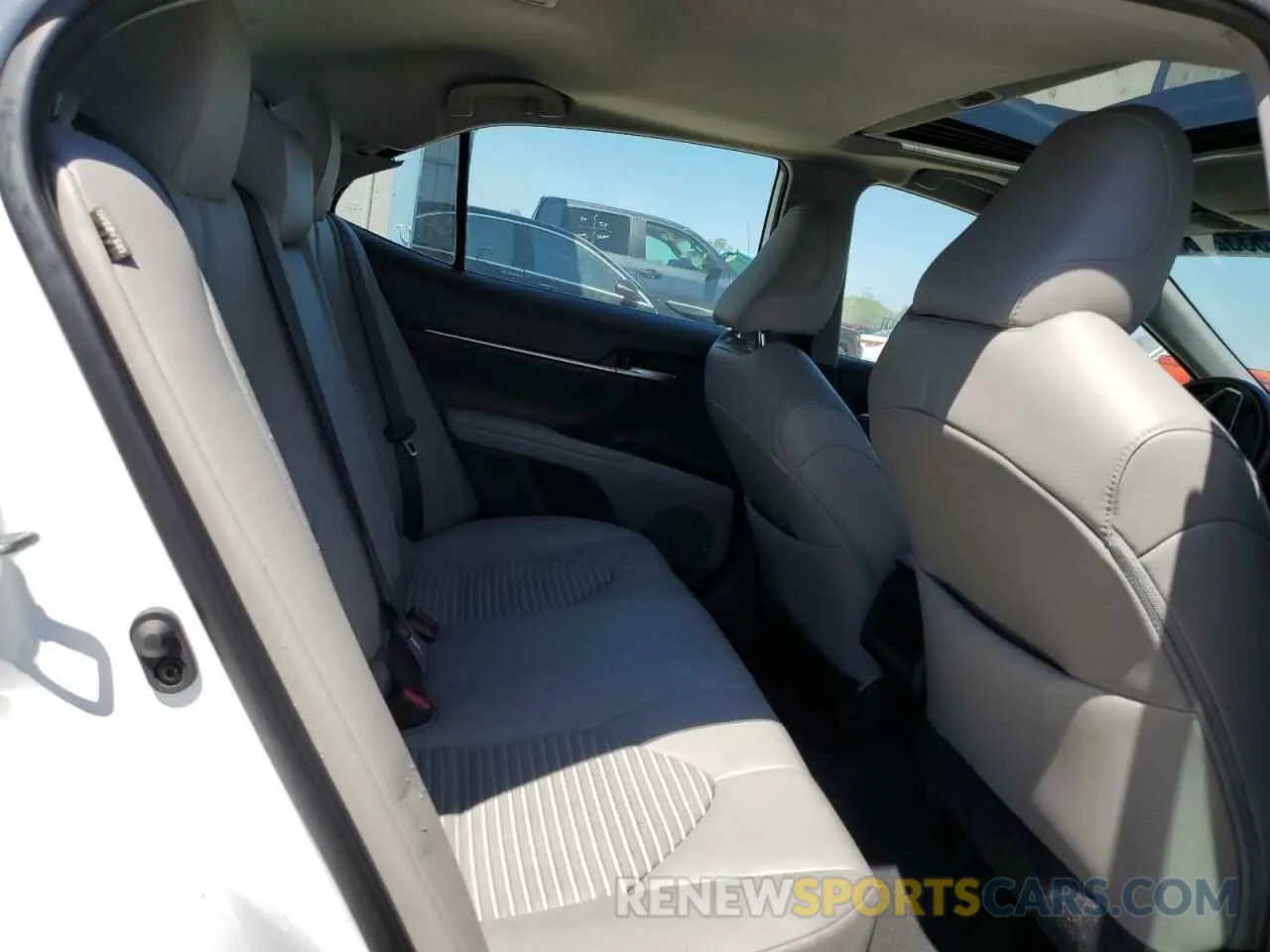 10 Photograph of a damaged car 4T1B11HK4KU163128 TOYOTA CAMRY 2019