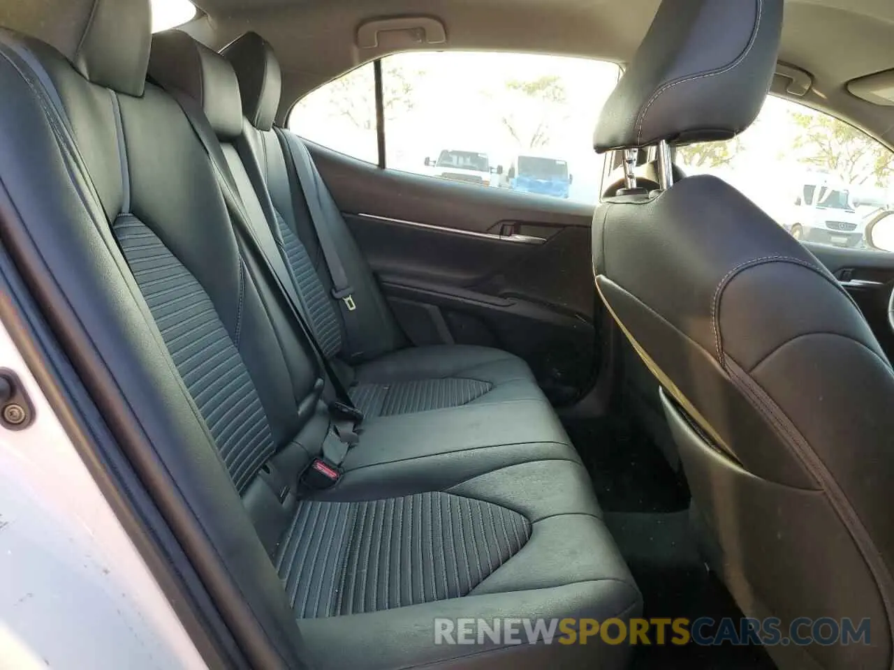 10 Фотография поврежденного автомобиля 4T1B11HK4KU168474 TOYOTA CAMRY 2019