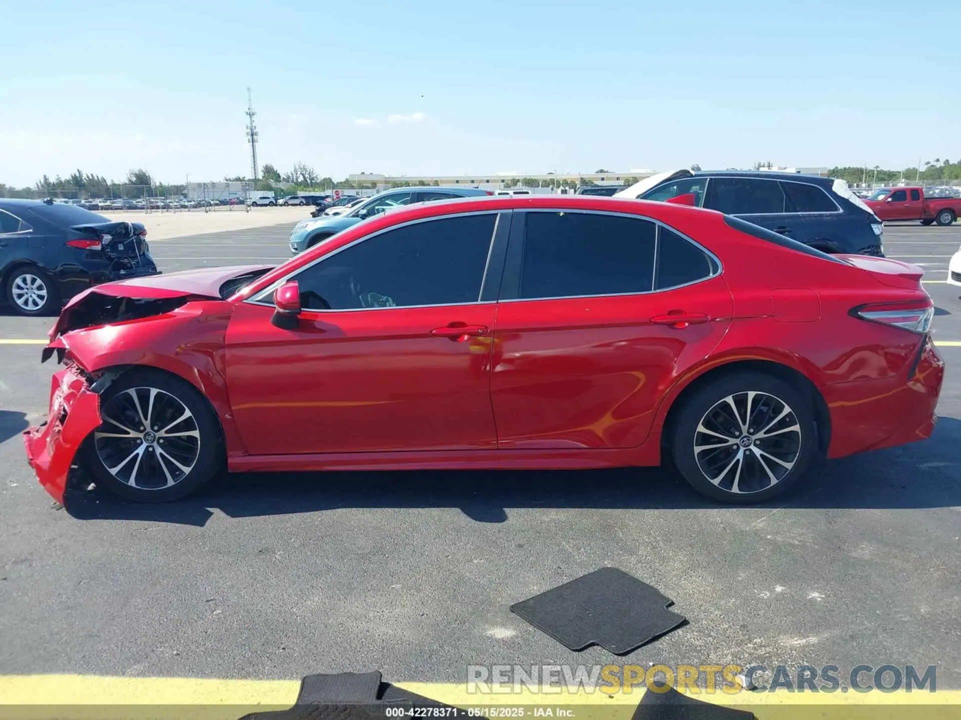 14 Photograph of a damaged car 4T1B11HK4KU168863 TOYOTA CAMRY 2019