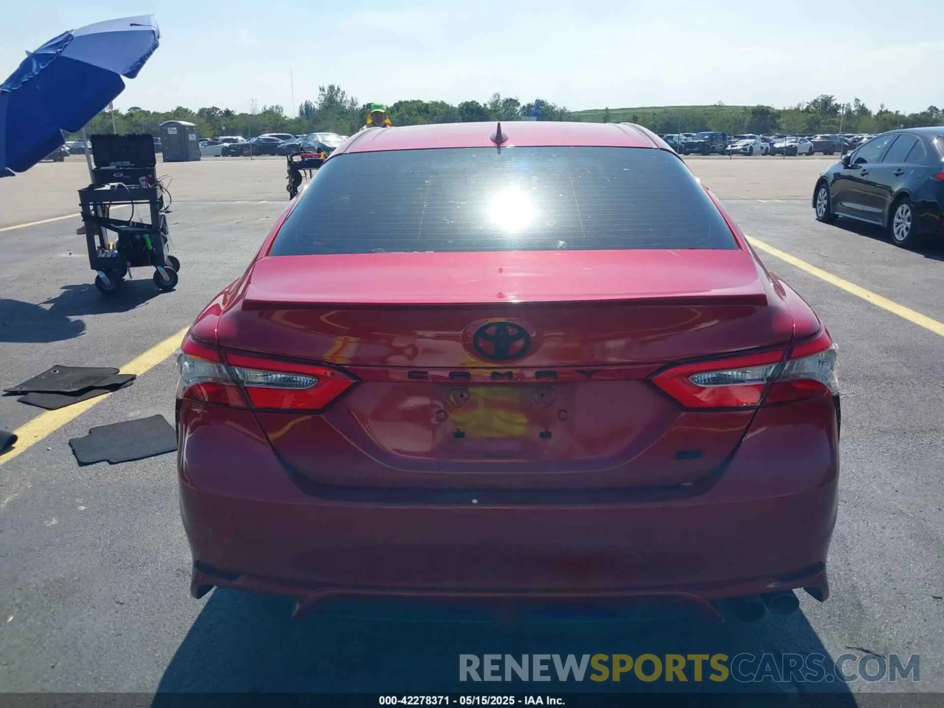 16 Photograph of a damaged car 4T1B11HK4KU168863 TOYOTA CAMRY 2019