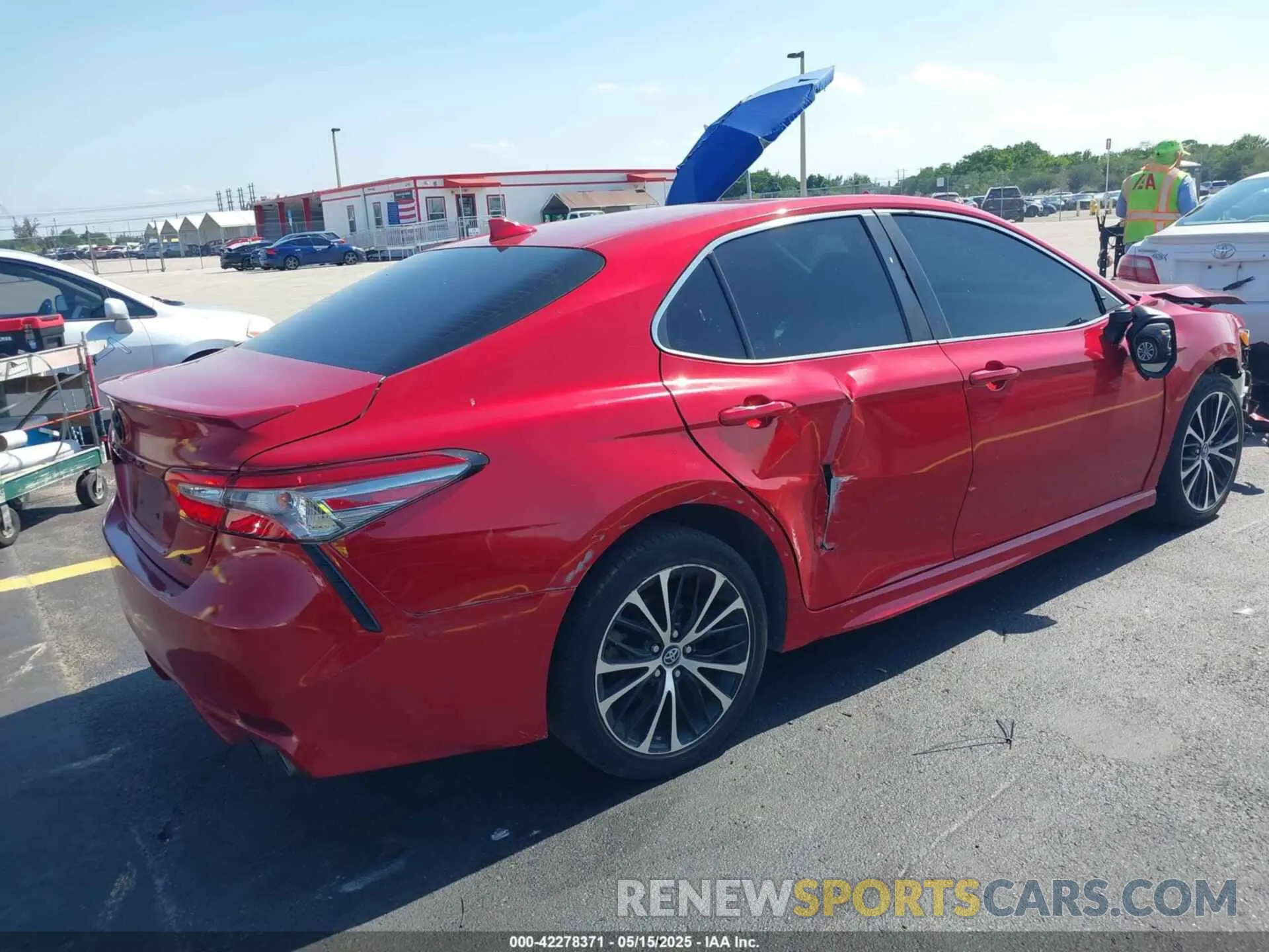 4 Photograph of a damaged car 4T1B11HK4KU168863 TOYOTA CAMRY 2019