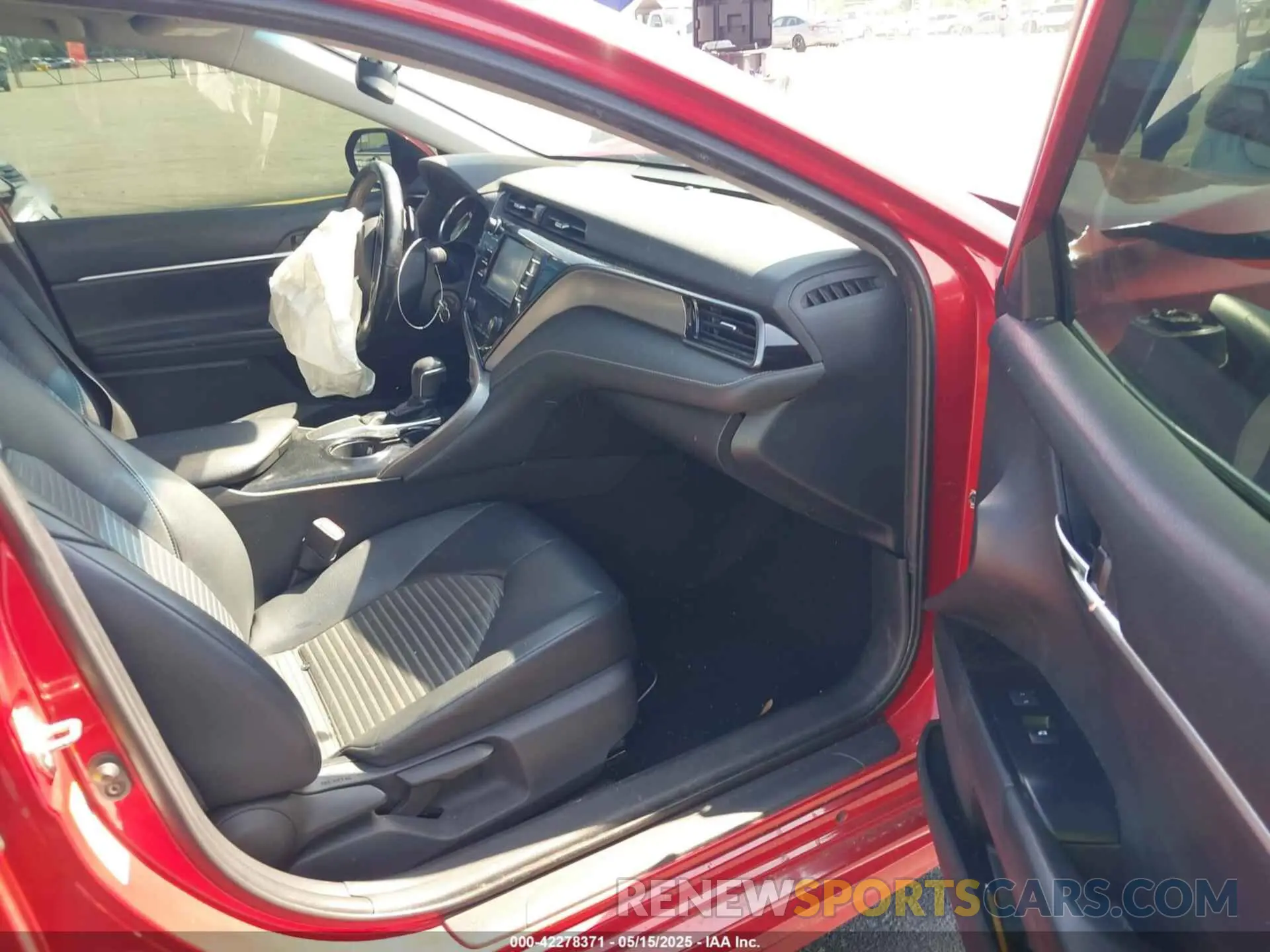 5 Photograph of a damaged car 4T1B11HK4KU168863 TOYOTA CAMRY 2019