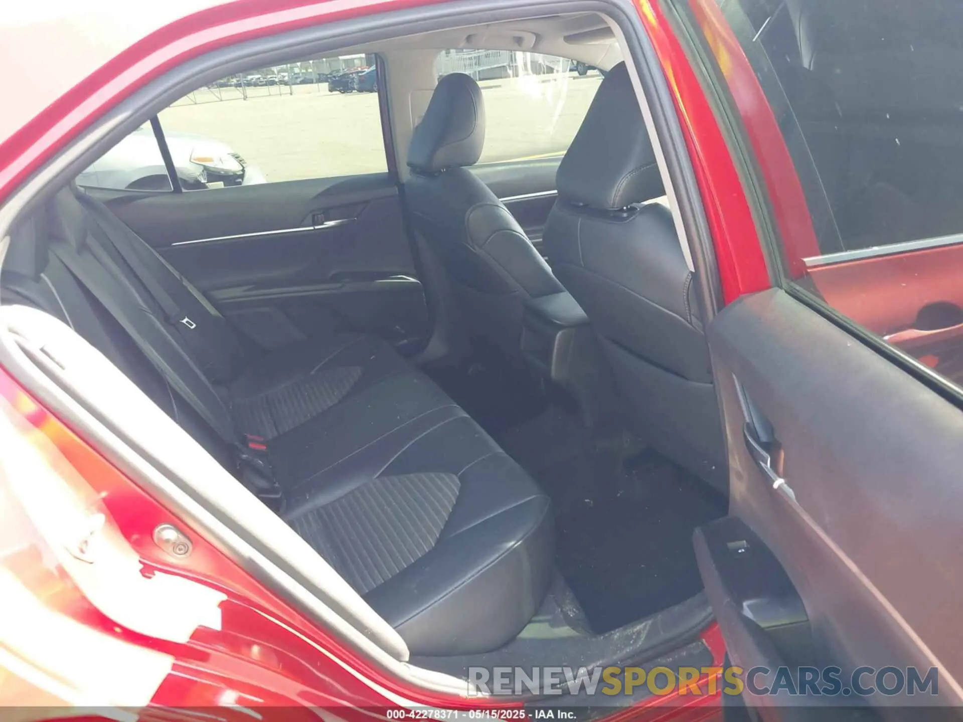 8 Photograph of a damaged car 4T1B11HK4KU168863 TOYOTA CAMRY 2019