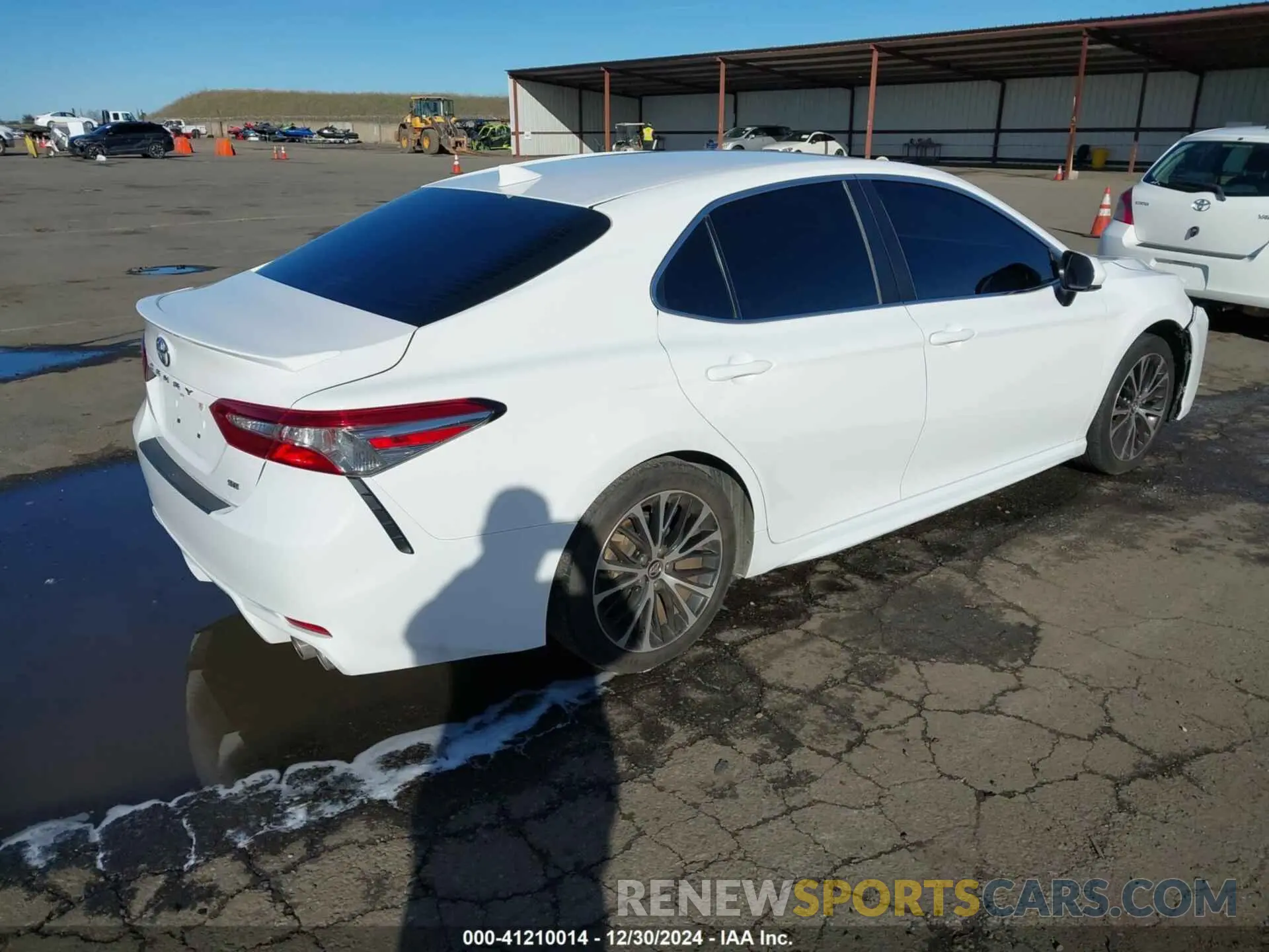 4 Photograph of a damaged car 4T1B11HK4KU169642 TOYOTA CAMRY 2019