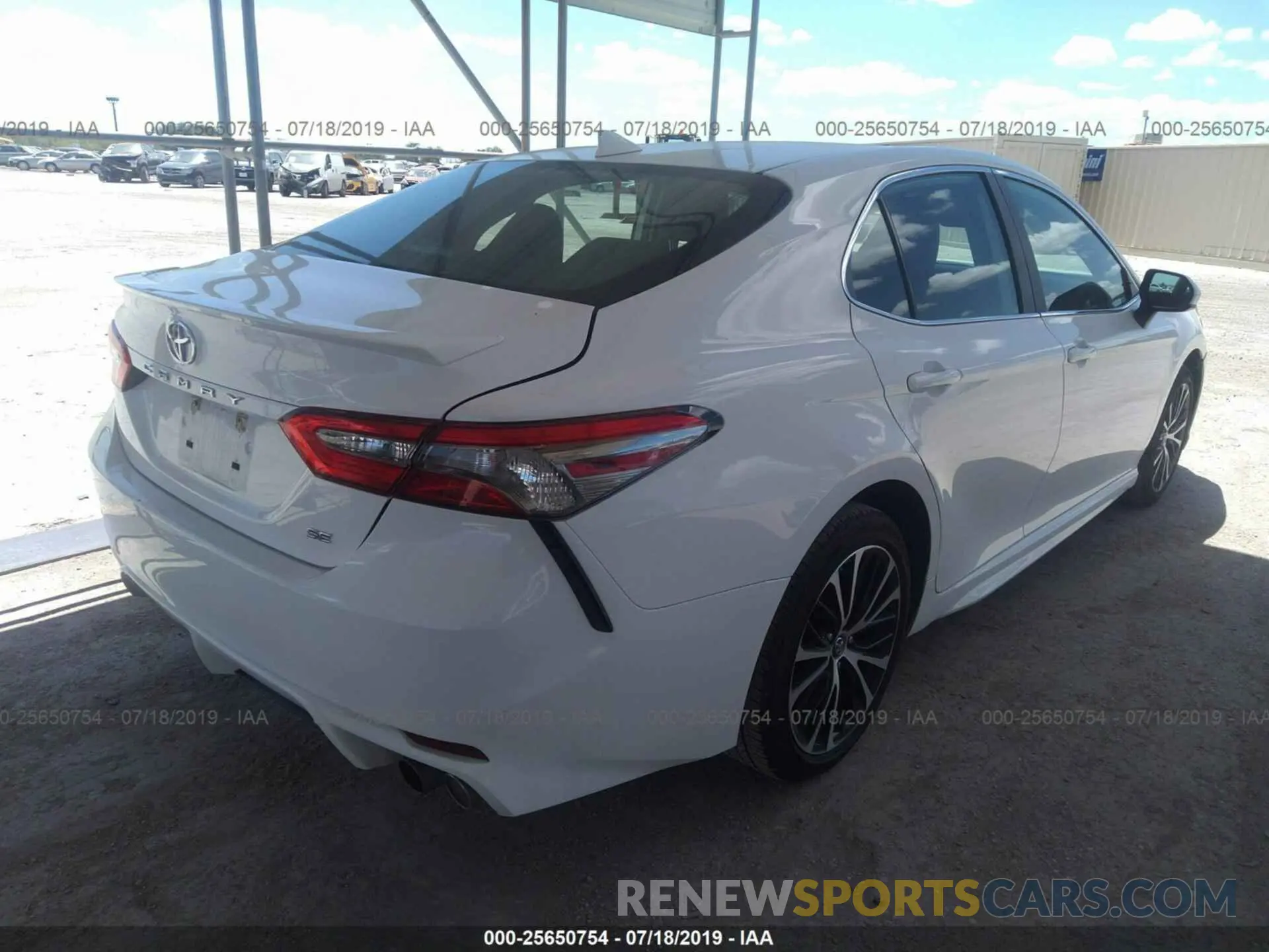 4 Photograph of a damaged car 4T1B11HK4KU171942 TOYOTA CAMRY 2019