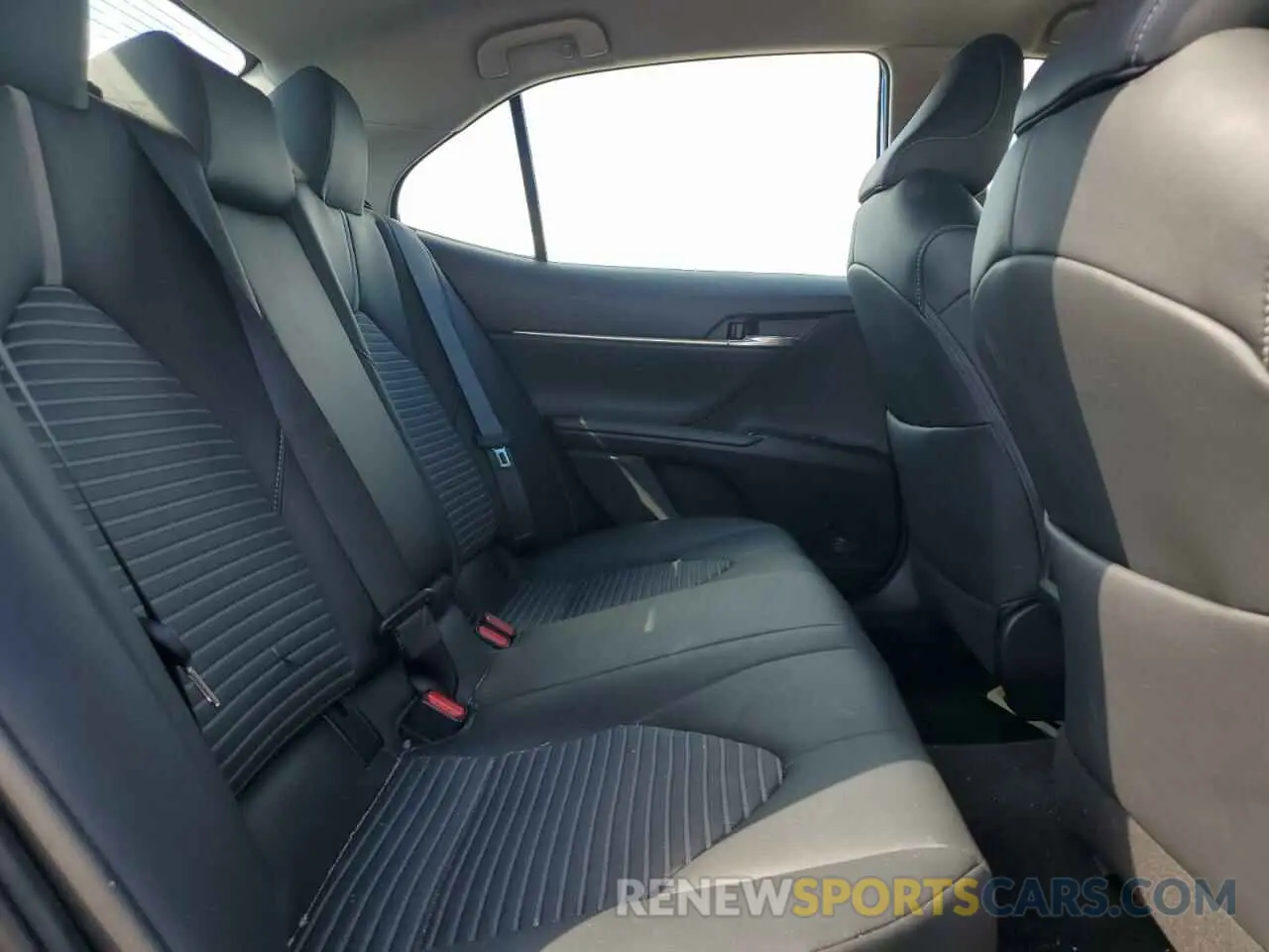10 Photograph of a damaged car 4T1B11HK4KU174906 TOYOTA CAMRY 2019