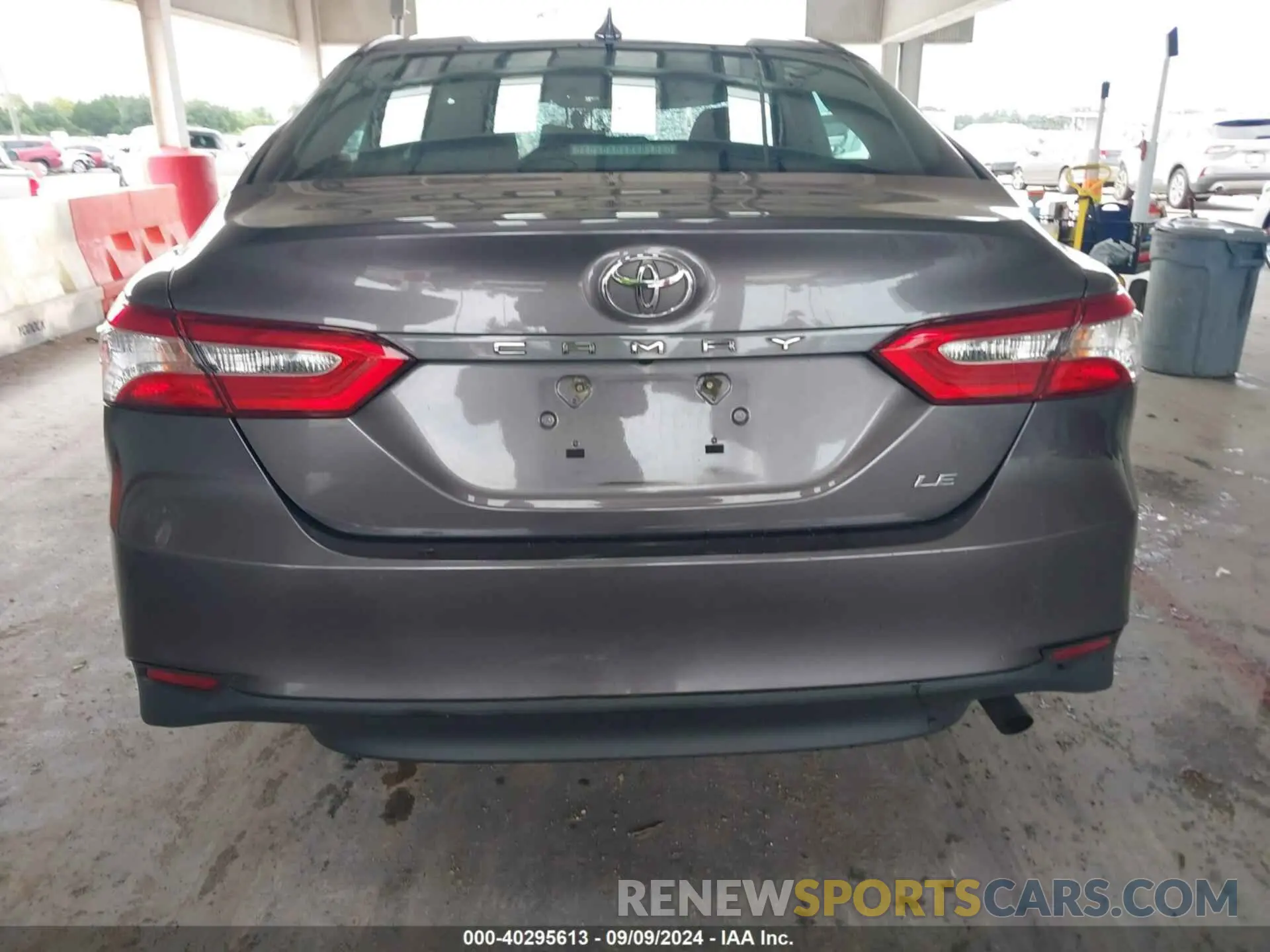 17 Photograph of a damaged car 4T1B11HK4KU184223 TOYOTA CAMRY 2019