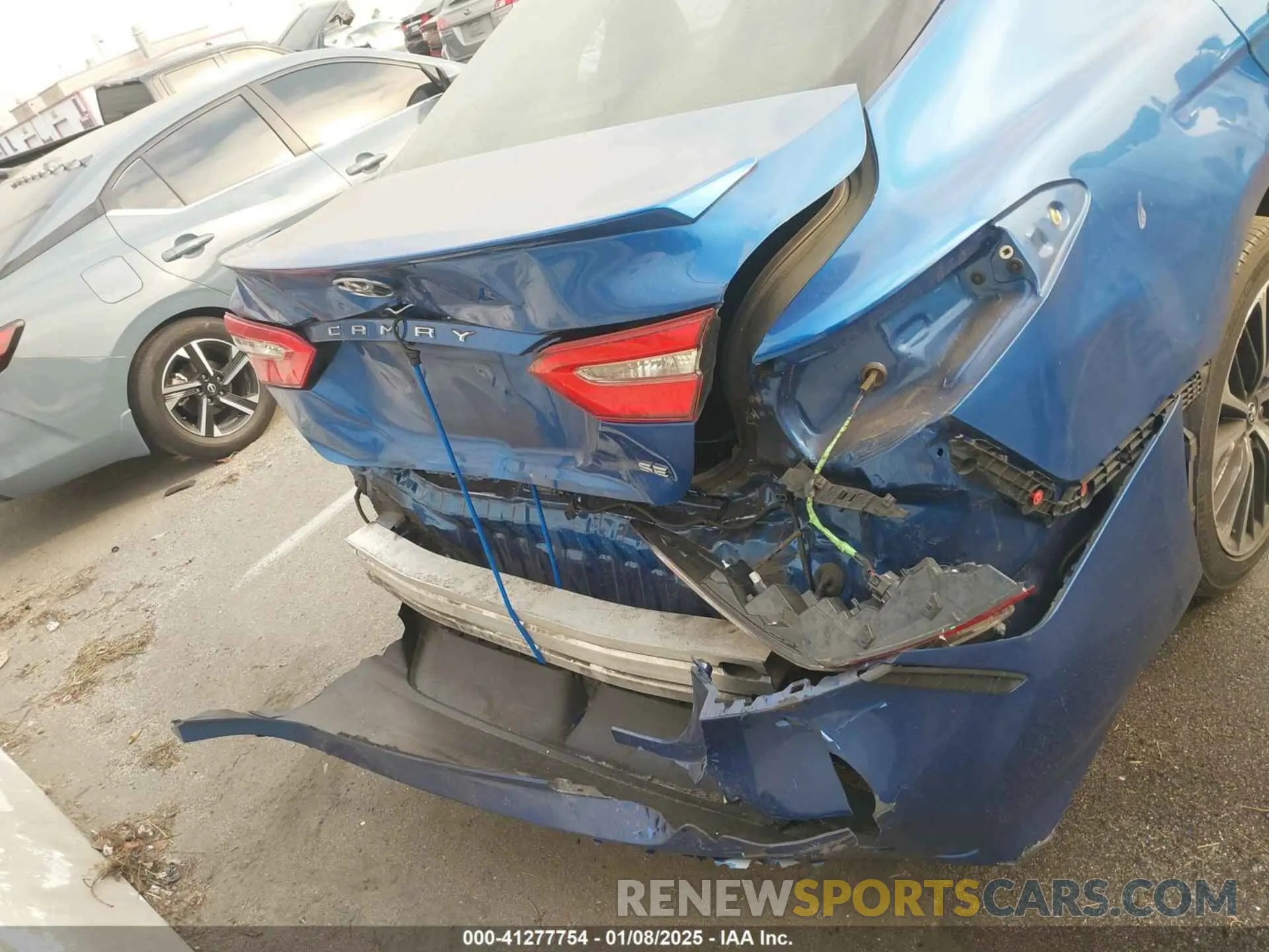 16 Photograph of a damaged car 4T1B11HK4KU190183 TOYOTA CAMRY 2019