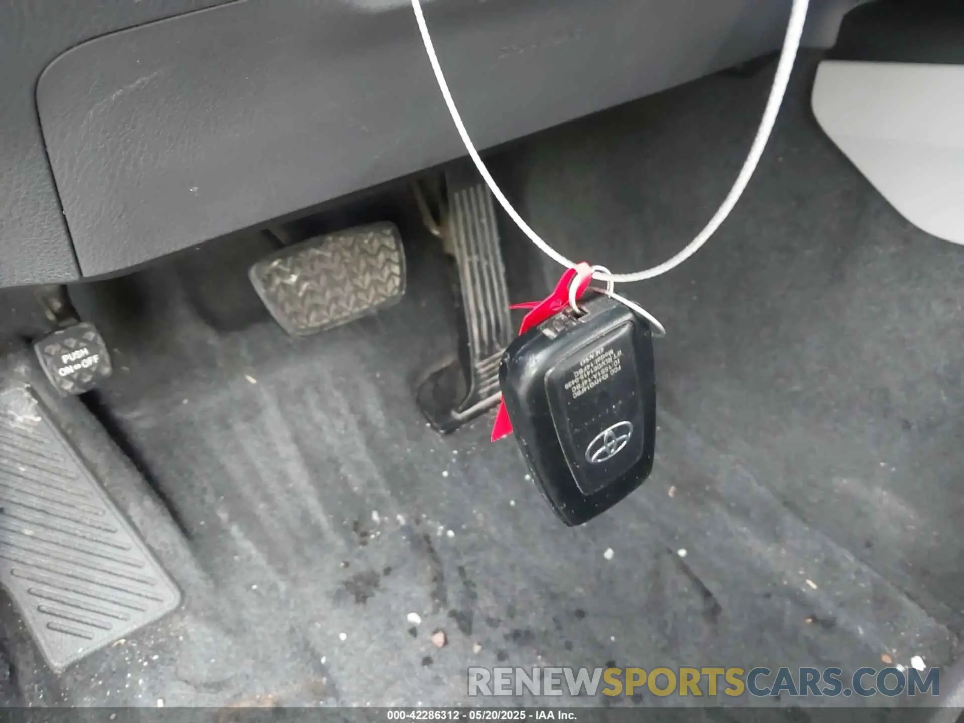 11 Photograph of a damaged car 4T1B11HK4KU192631 TOYOTA CAMRY 2019