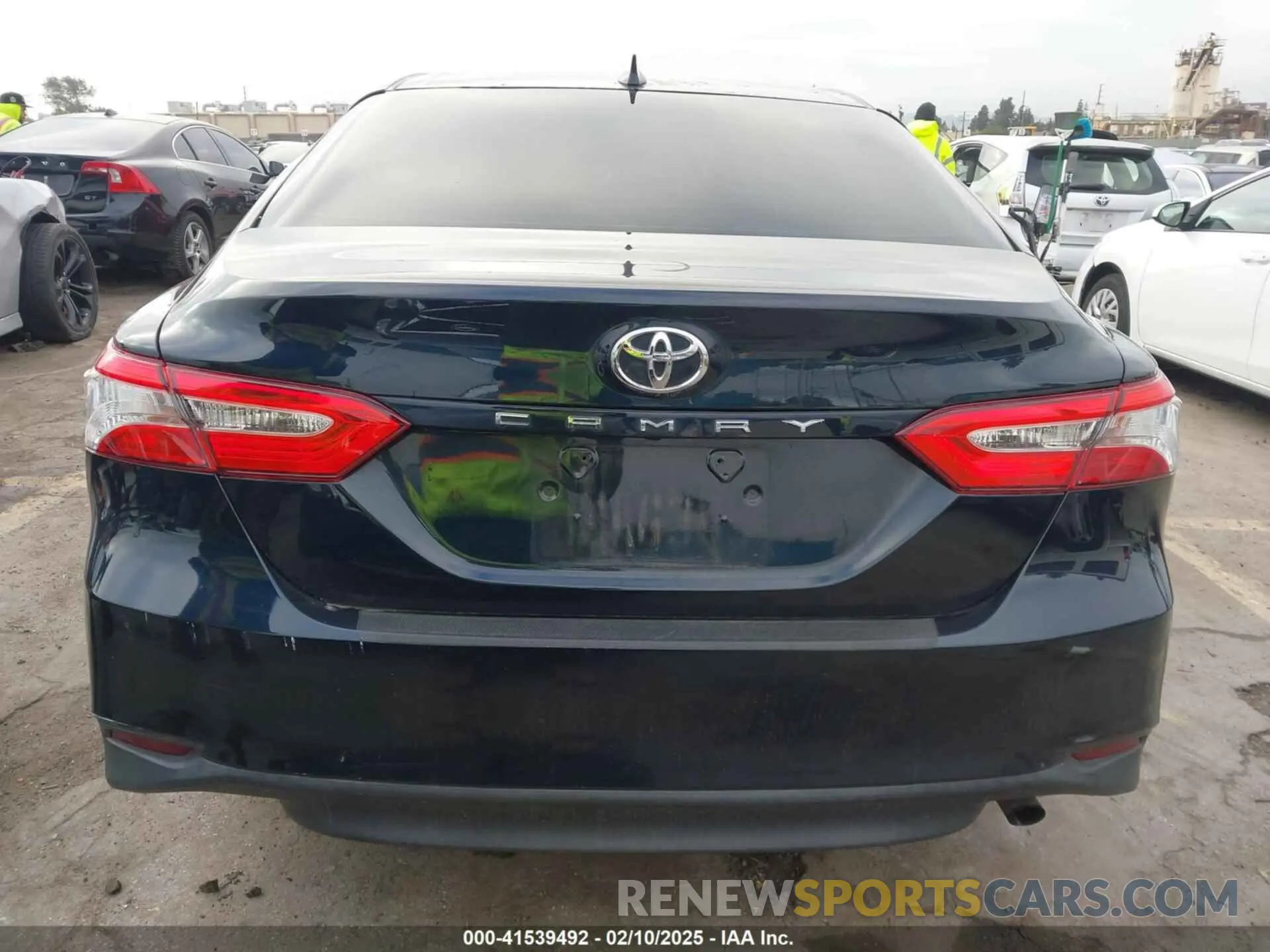 16 Photograph of a damaged car 4T1B11HK4KU233503 TOYOTA CAMRY 2019