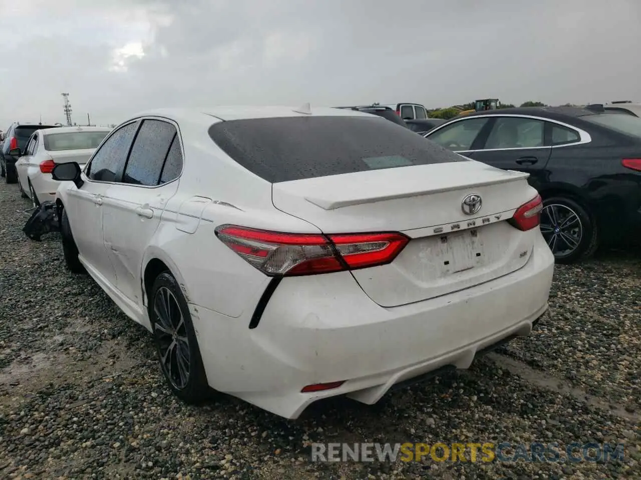 3 Photograph of a damaged car 4T1B11HK4KU241097 TOYOTA CAMRY 2019
