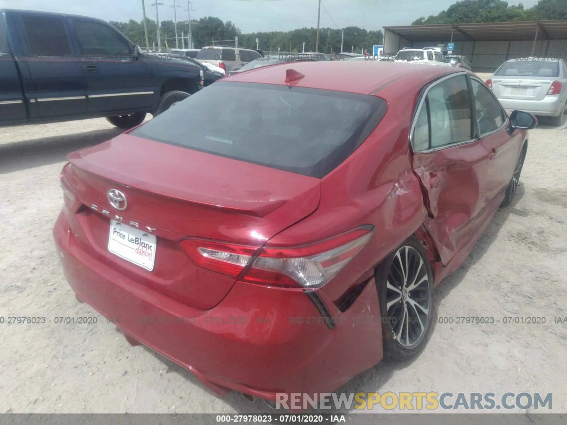 4 Photograph of a damaged car 4T1B11HK4KU284662 TOYOTA CAMRY 2019