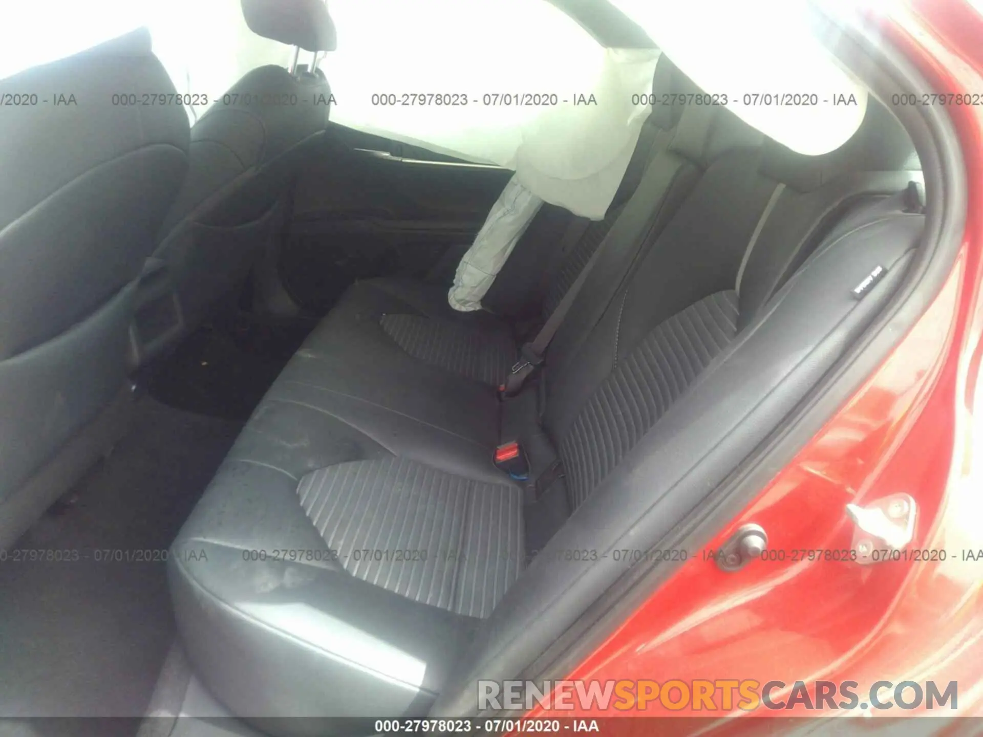 8 Photograph of a damaged car 4T1B11HK4KU284662 TOYOTA CAMRY 2019