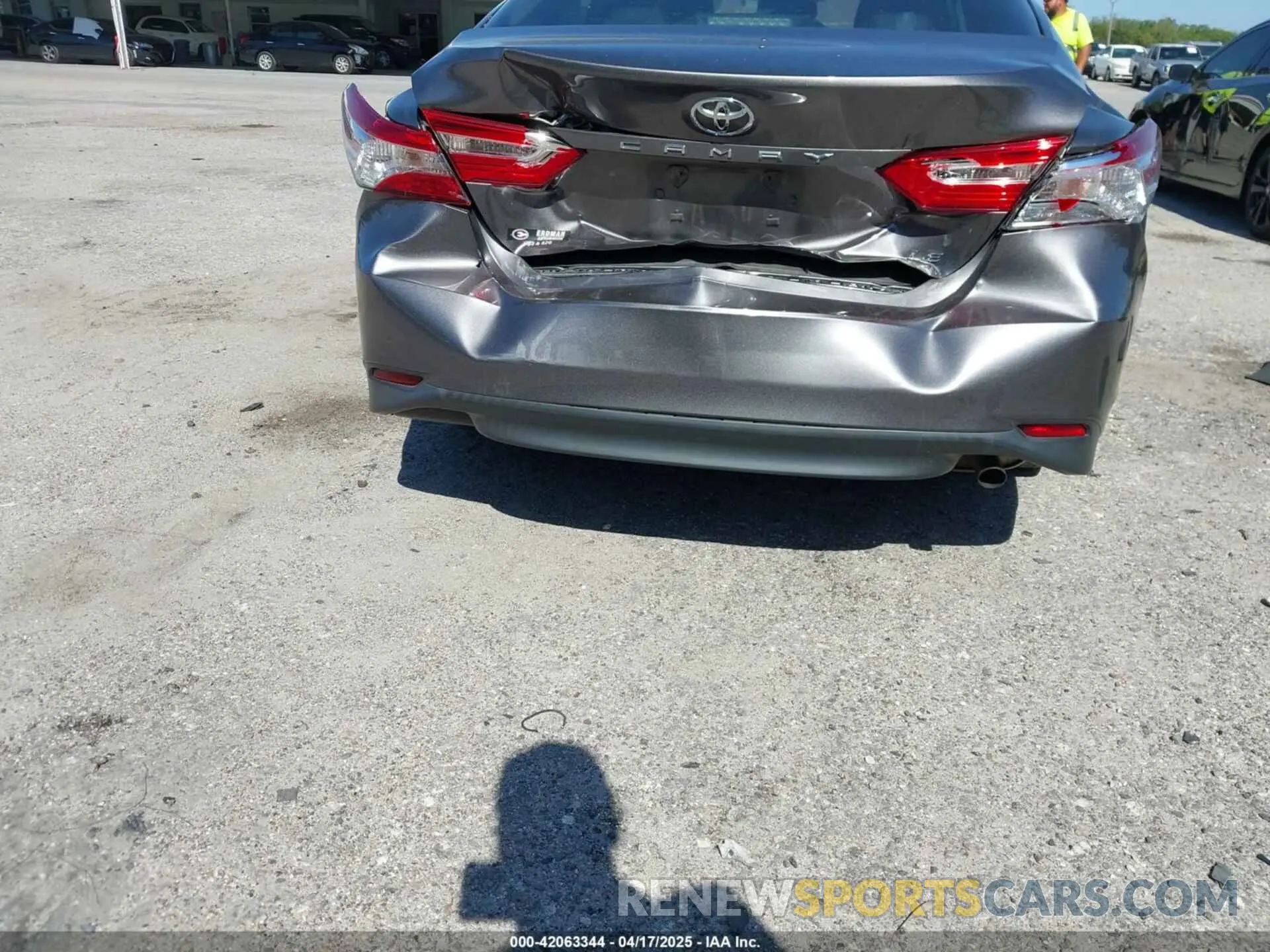 16 Фотография поврежденного автомобиля 4T1B11HK4KU286959 TOYOTA CAMRY 2019