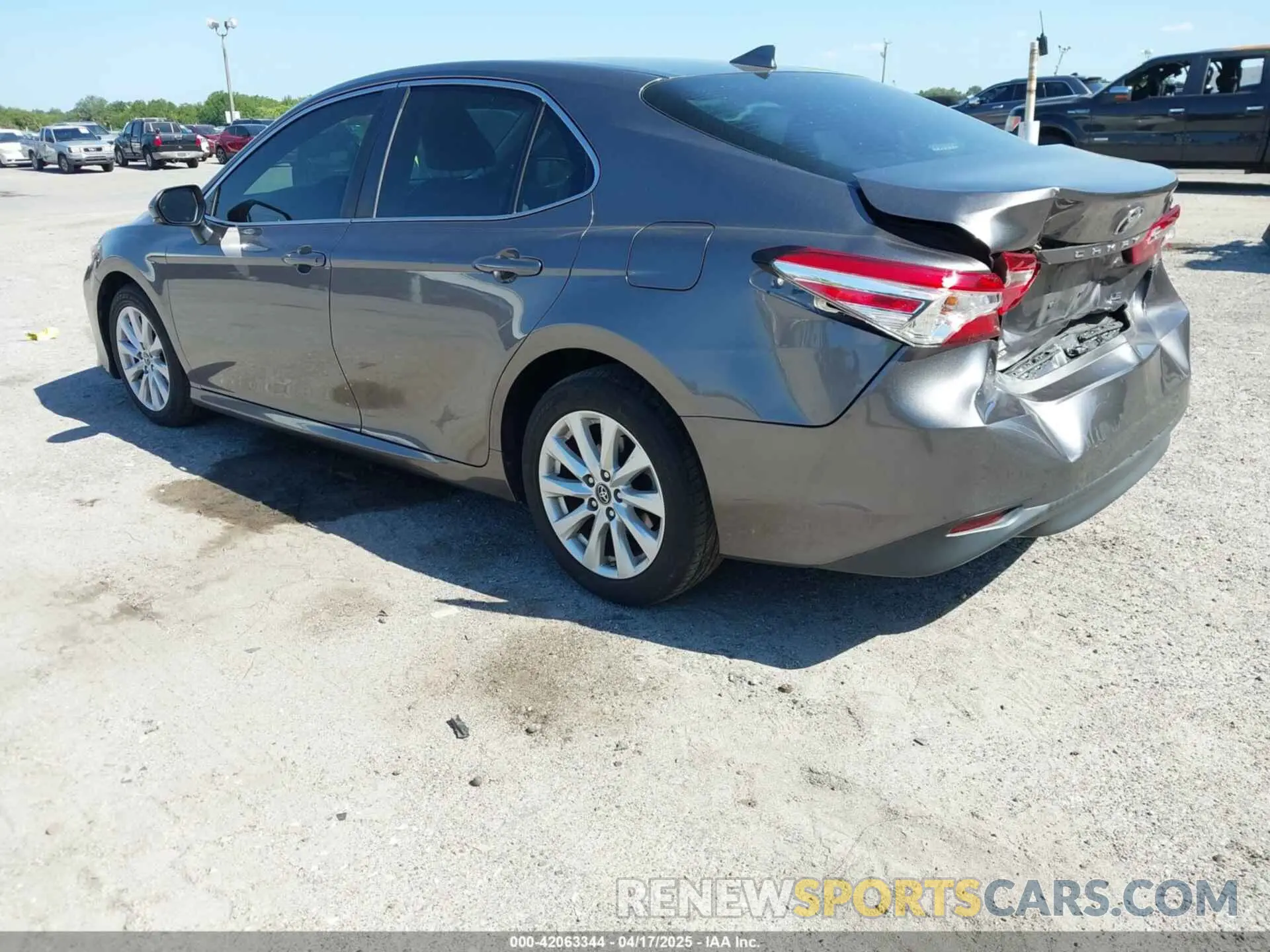 3 Фотография поврежденного автомобиля 4T1B11HK4KU286959 TOYOTA CAMRY 2019