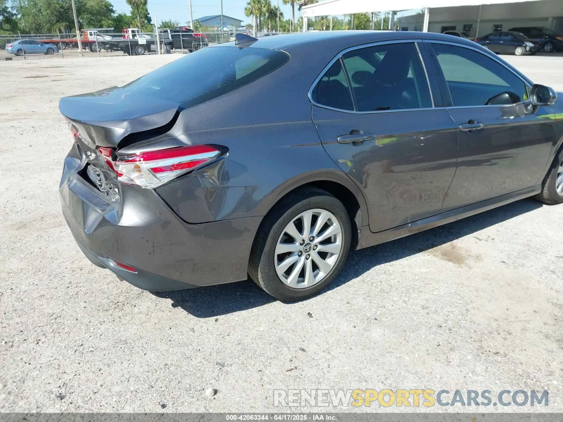 4 Фотография поврежденного автомобиля 4T1B11HK4KU286959 TOYOTA CAMRY 2019