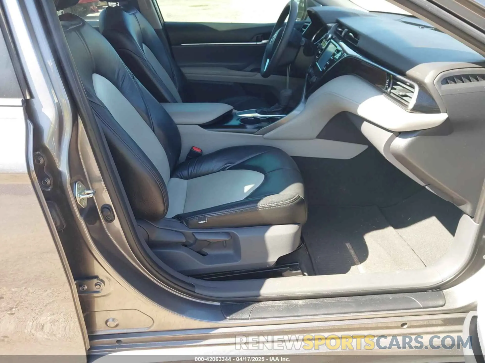 5 Фотография поврежденного автомобиля 4T1B11HK4KU286959 TOYOTA CAMRY 2019