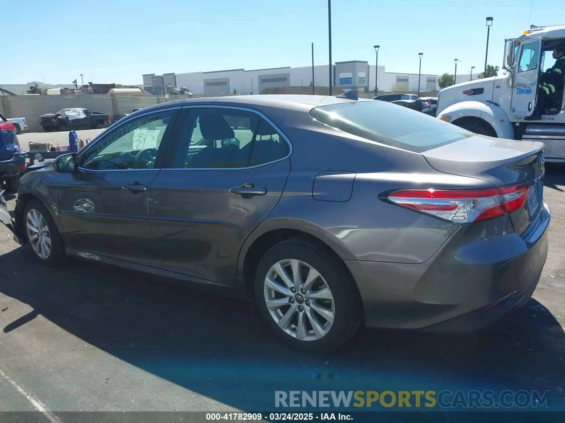 14 Фотография поврежденного автомобиля 4T1B11HK4KU288503 TOYOTA CAMRY 2019
