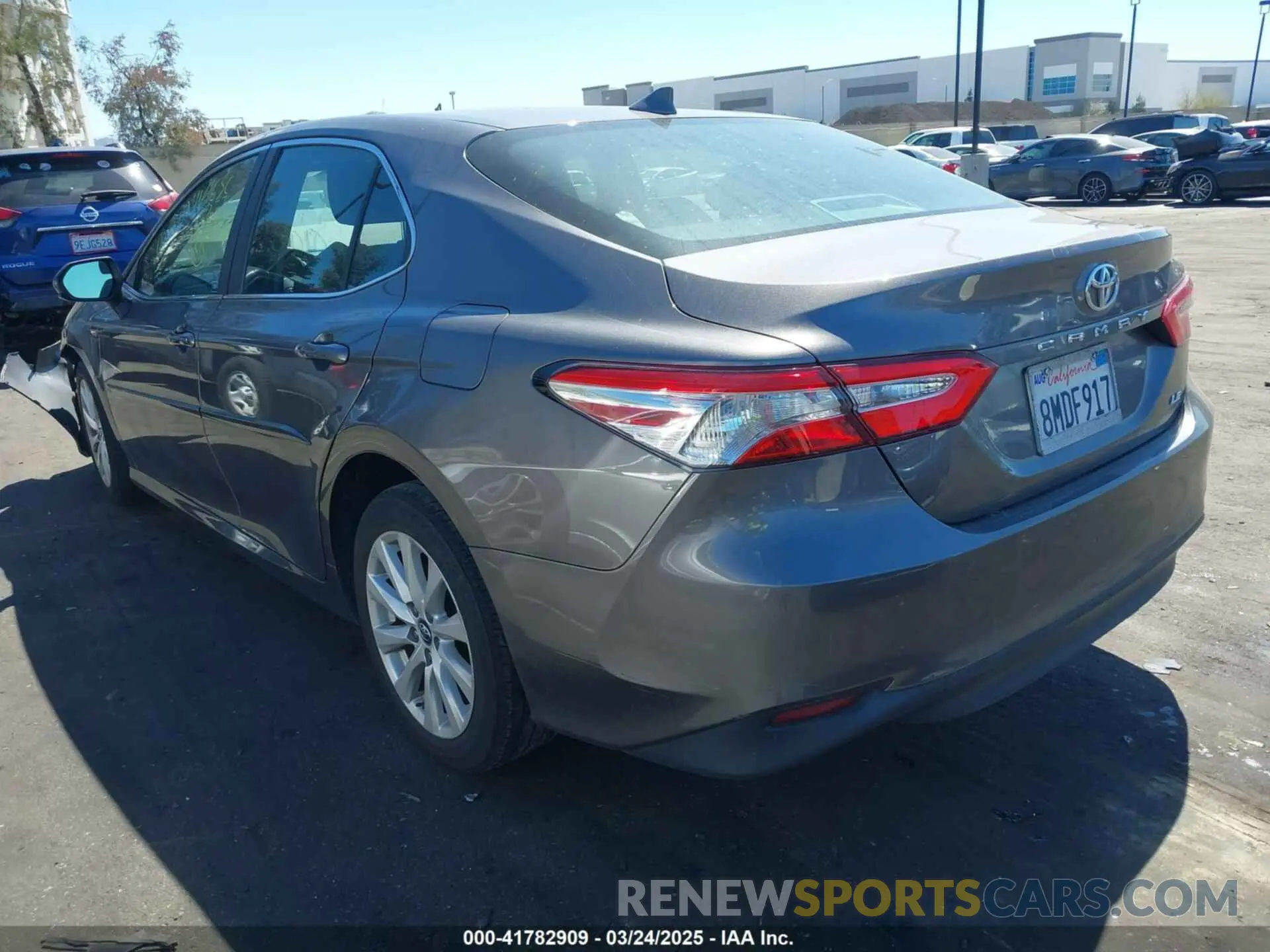 3 Фотография поврежденного автомобиля 4T1B11HK4KU288503 TOYOTA CAMRY 2019