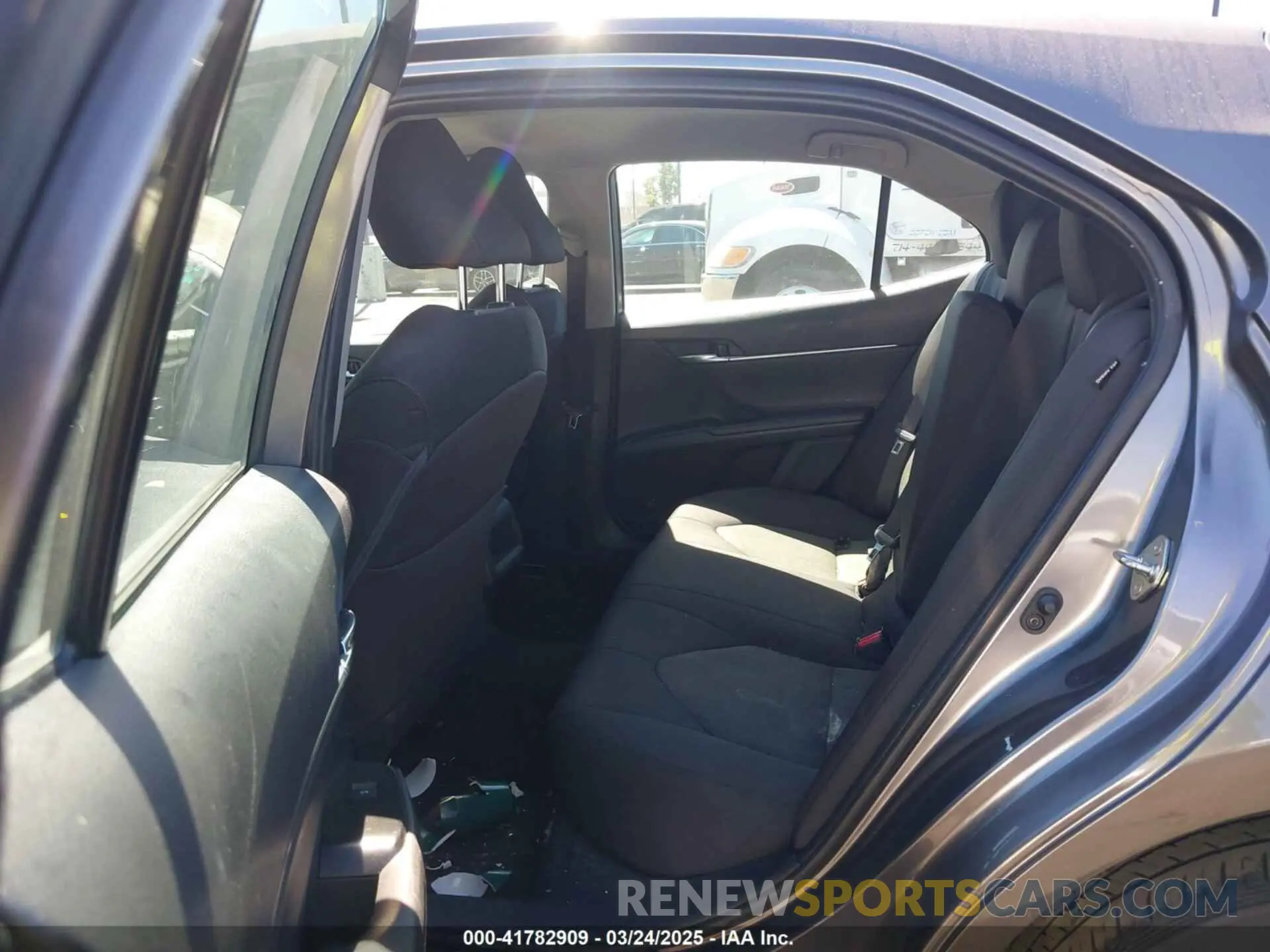 8 Фотография поврежденного автомобиля 4T1B11HK4KU288503 TOYOTA CAMRY 2019