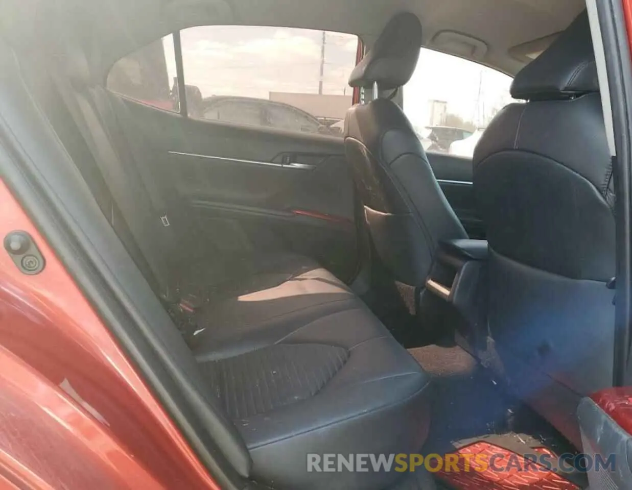 10 Photograph of a damaged car 4T1B11HK4KU288565 TOYOTA CAMRY 2019