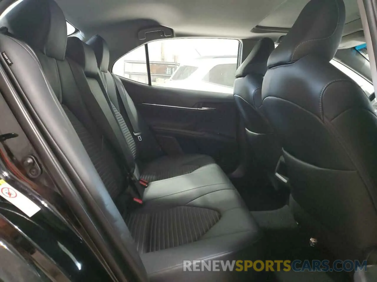 10 Photograph of a damaged car 4T1B11HK4KU680896 TOYOTA CAMRY 2019