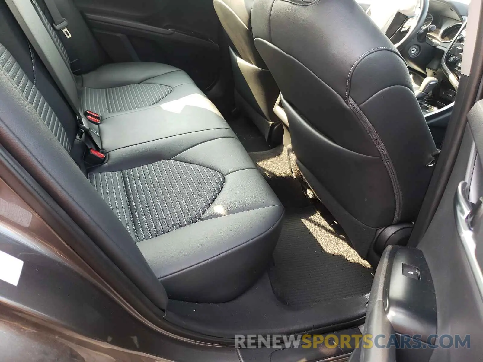 6 Photograph of a damaged car 4T1B11HK4KU699271 TOYOTA CAMRY 2019
