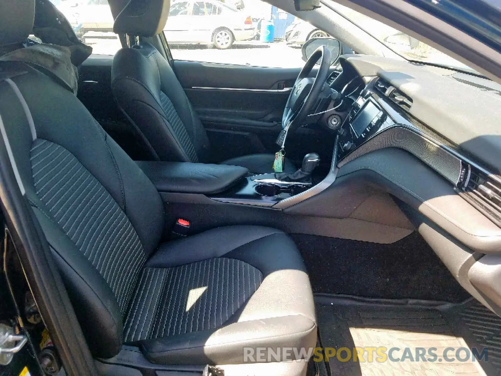 5 Photograph of a damaged car 4T1B11HK4KU720555 TOYOTA CAMRY 2019