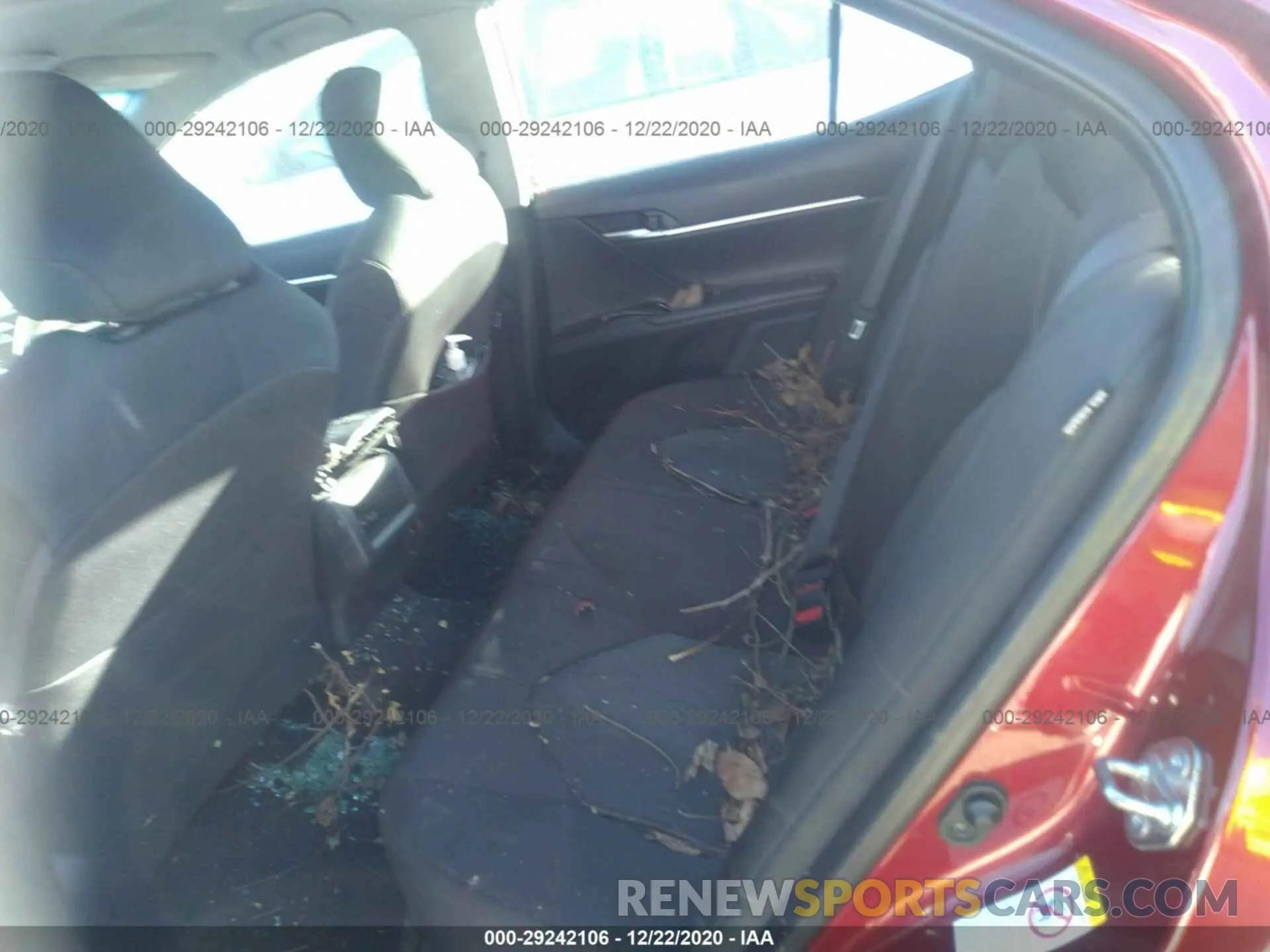 8 Photograph of a damaged car 4T1B11HK4KU720667 TOYOTA CAMRY 2019