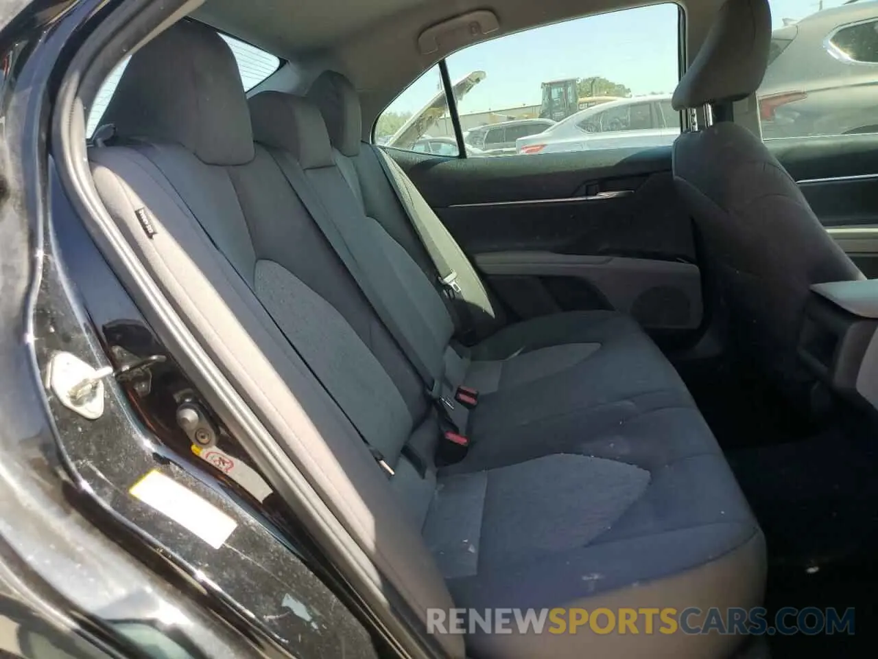 10 Photograph of a damaged car 4T1B11HK4KU723374 TOYOTA CAMRY 2019