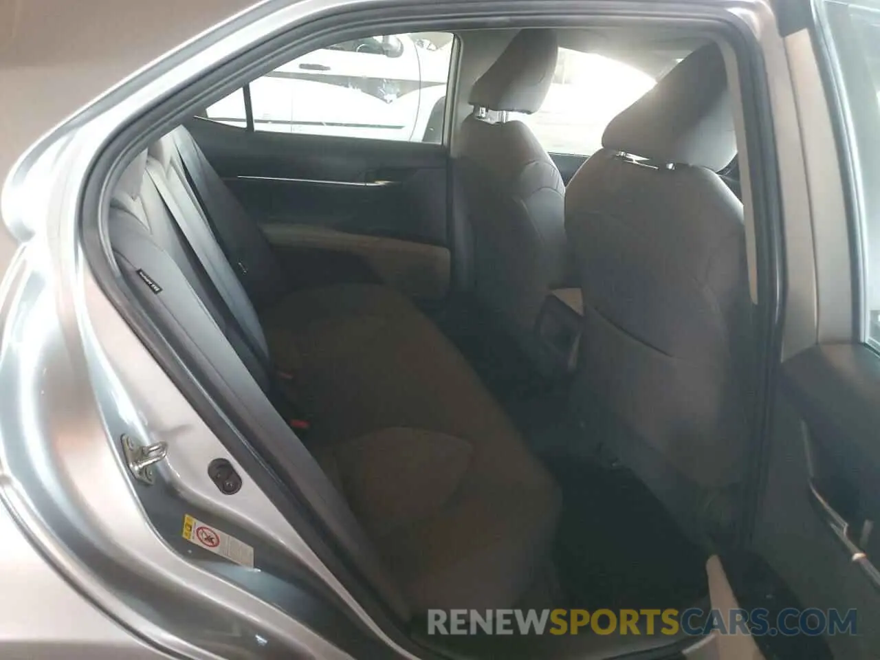 10 Photograph of a damaged car 4T1B11HK4KU723813 TOYOTA CAMRY 2019