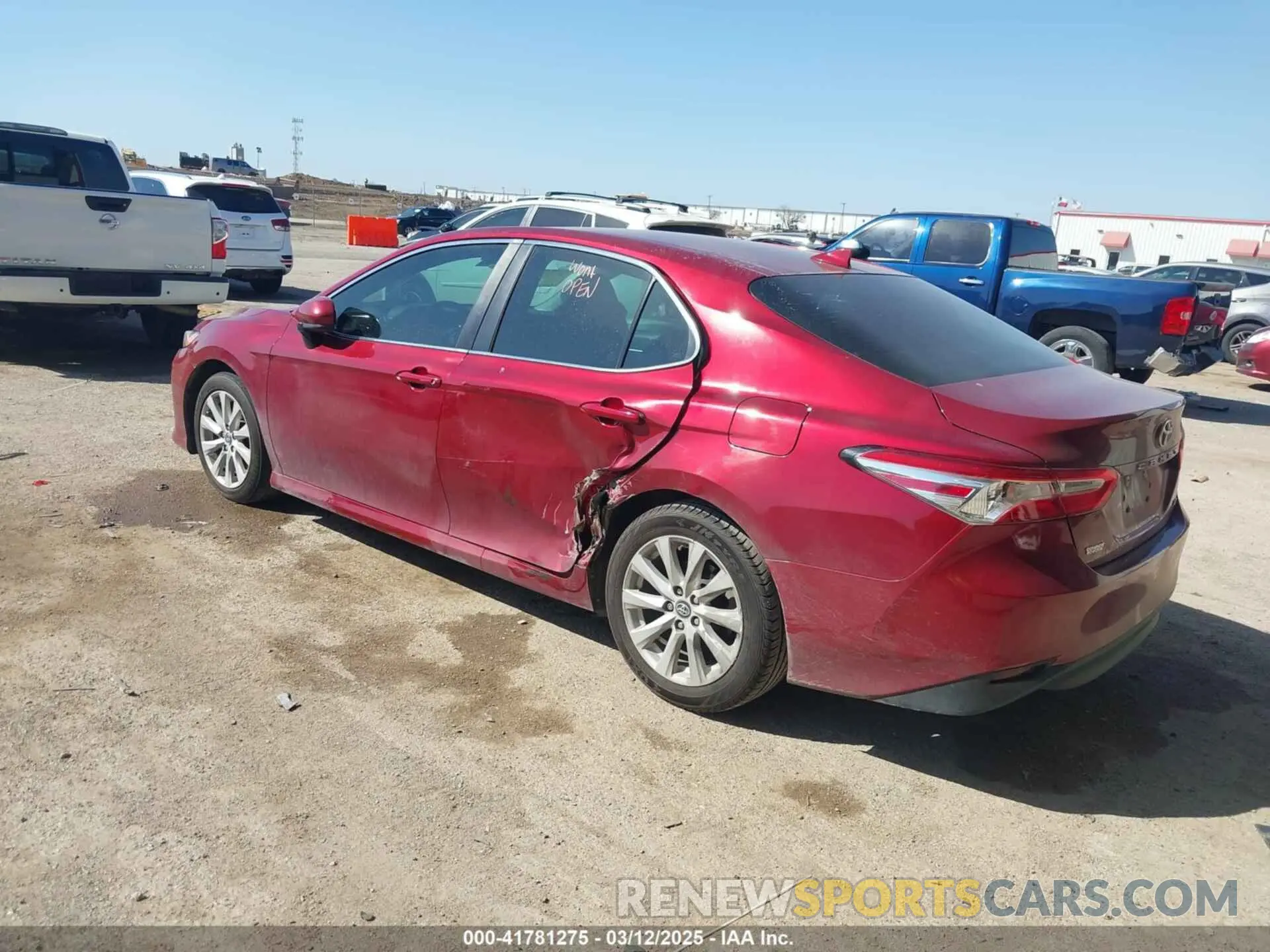 3 Фотография поврежденного автомобиля 4T1B11HK4KU725075 TOYOTA CAMRY 2019