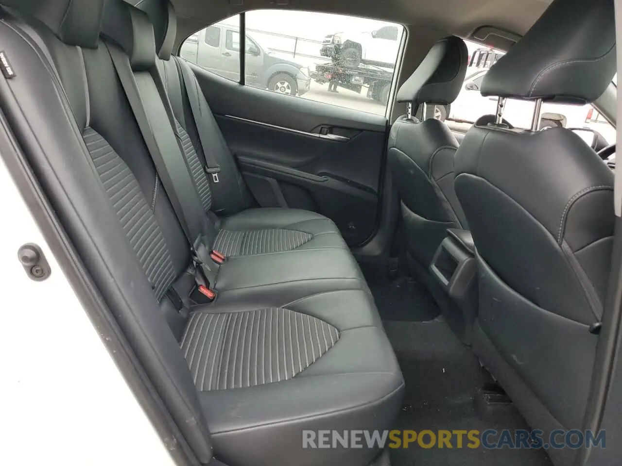 10 Фотография поврежденного автомобиля 4T1B11HK4KU727120 TOYOTA CAMRY 2019