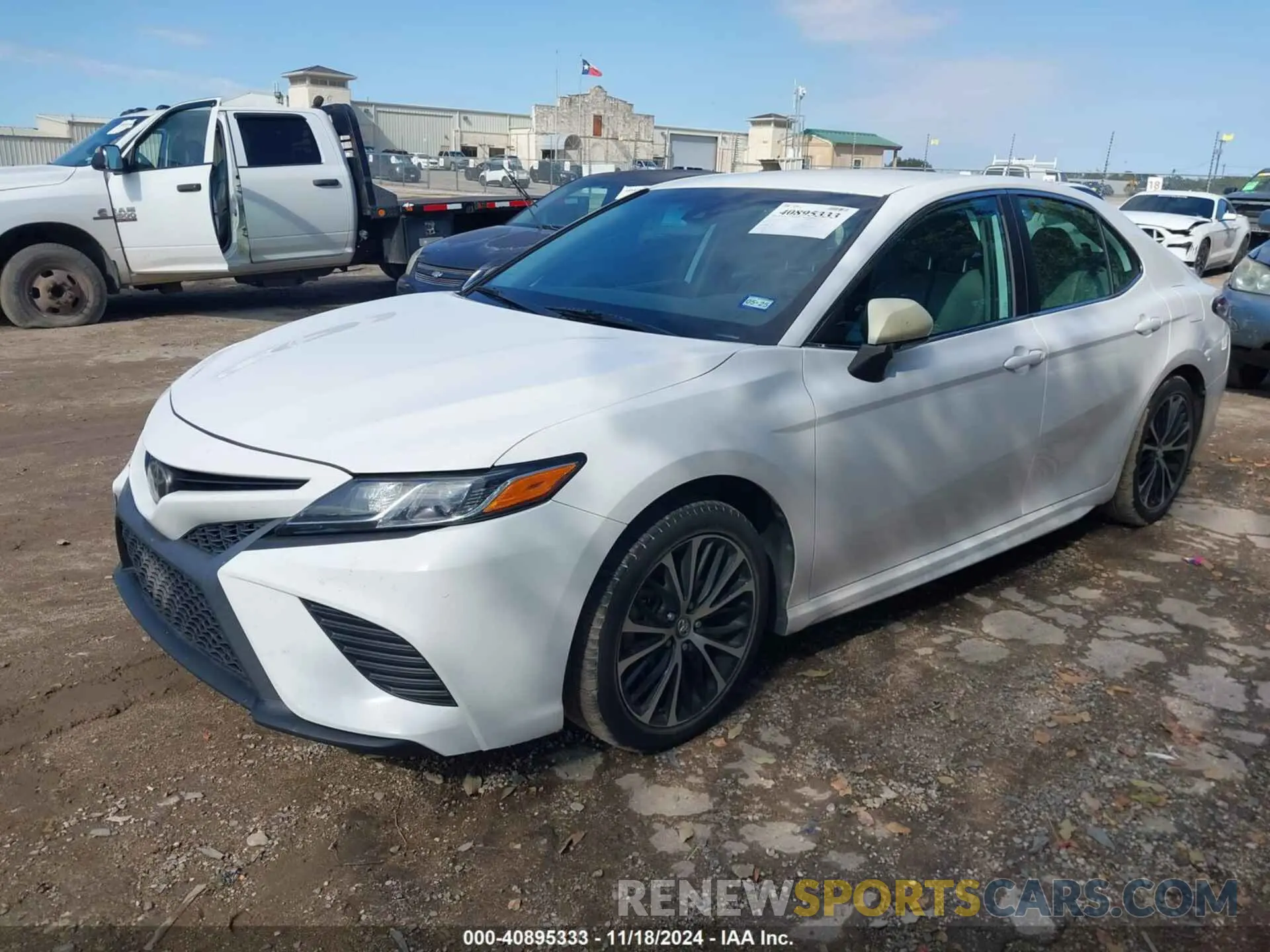 2 Photograph of a damaged car 4T1B11HK4KU729725 TOYOTA CAMRY 2019