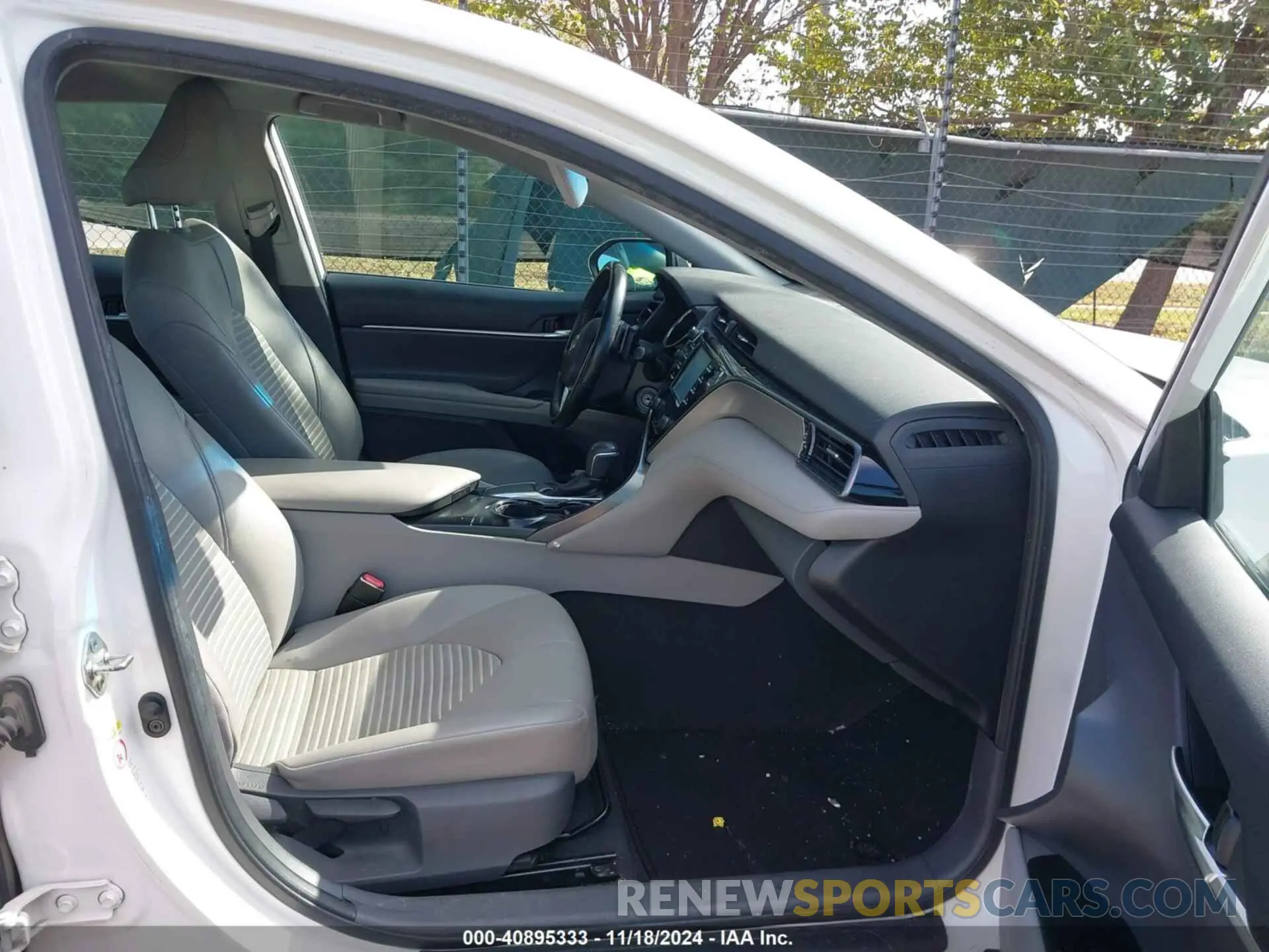 5 Photograph of a damaged car 4T1B11HK4KU729725 TOYOTA CAMRY 2019
