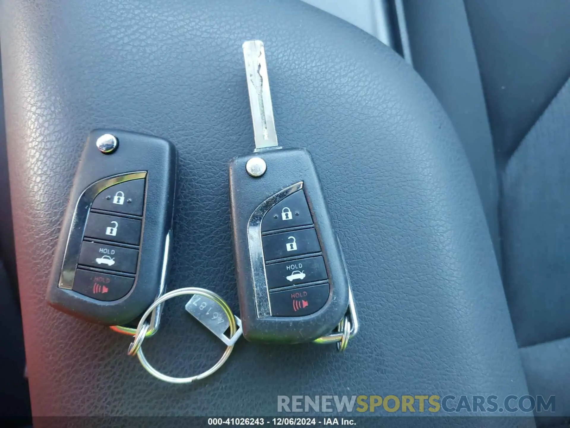 11 Photograph of a damaged car 4T1B11HK4KU732804 TOYOTA CAMRY 2019