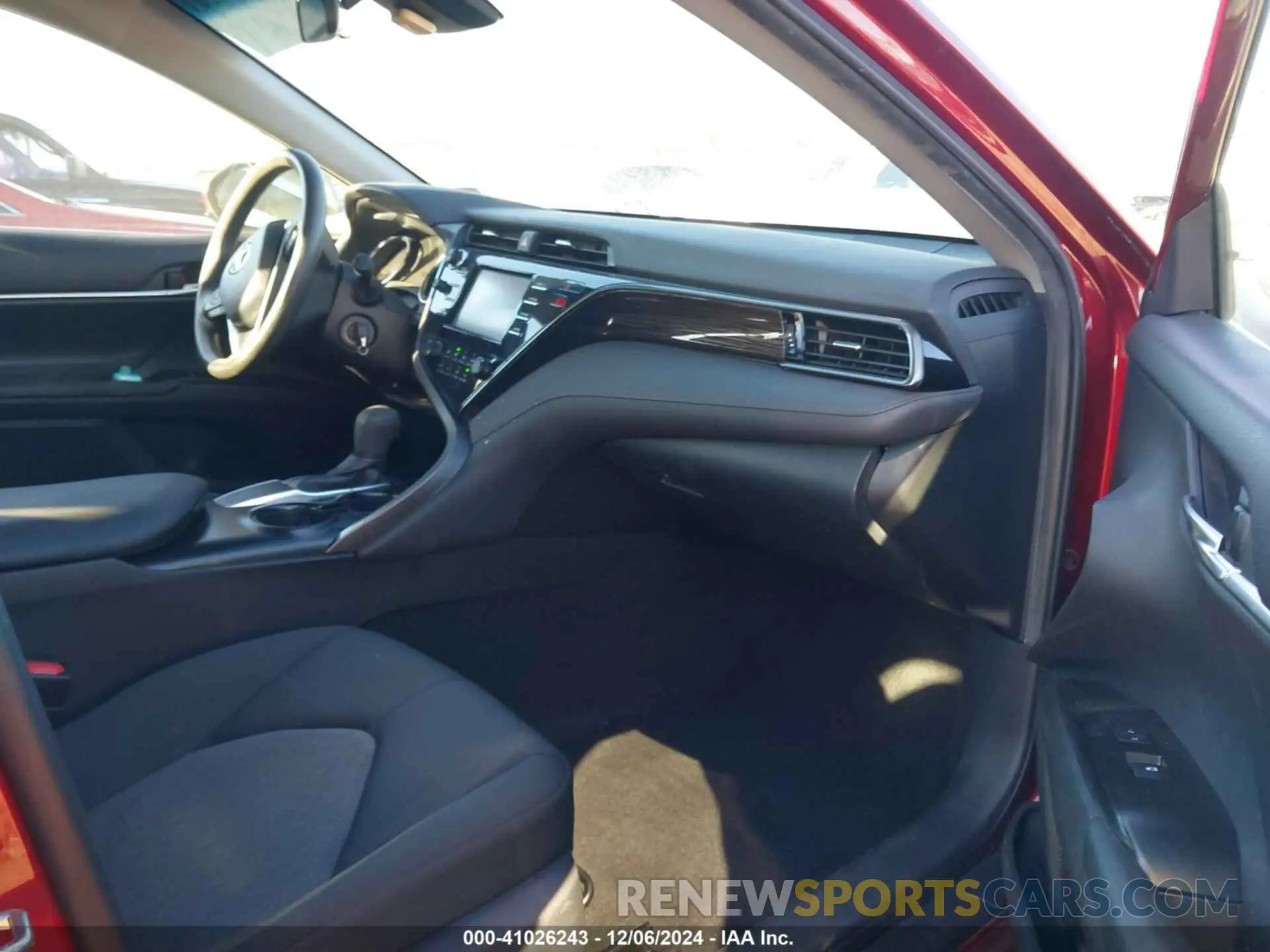 5 Photograph of a damaged car 4T1B11HK4KU732804 TOYOTA CAMRY 2019