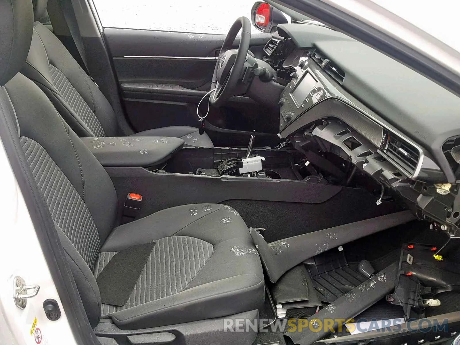 5 Photograph of a damaged car 4T1B11HK4KU739252 TOYOTA CAMRY 2019