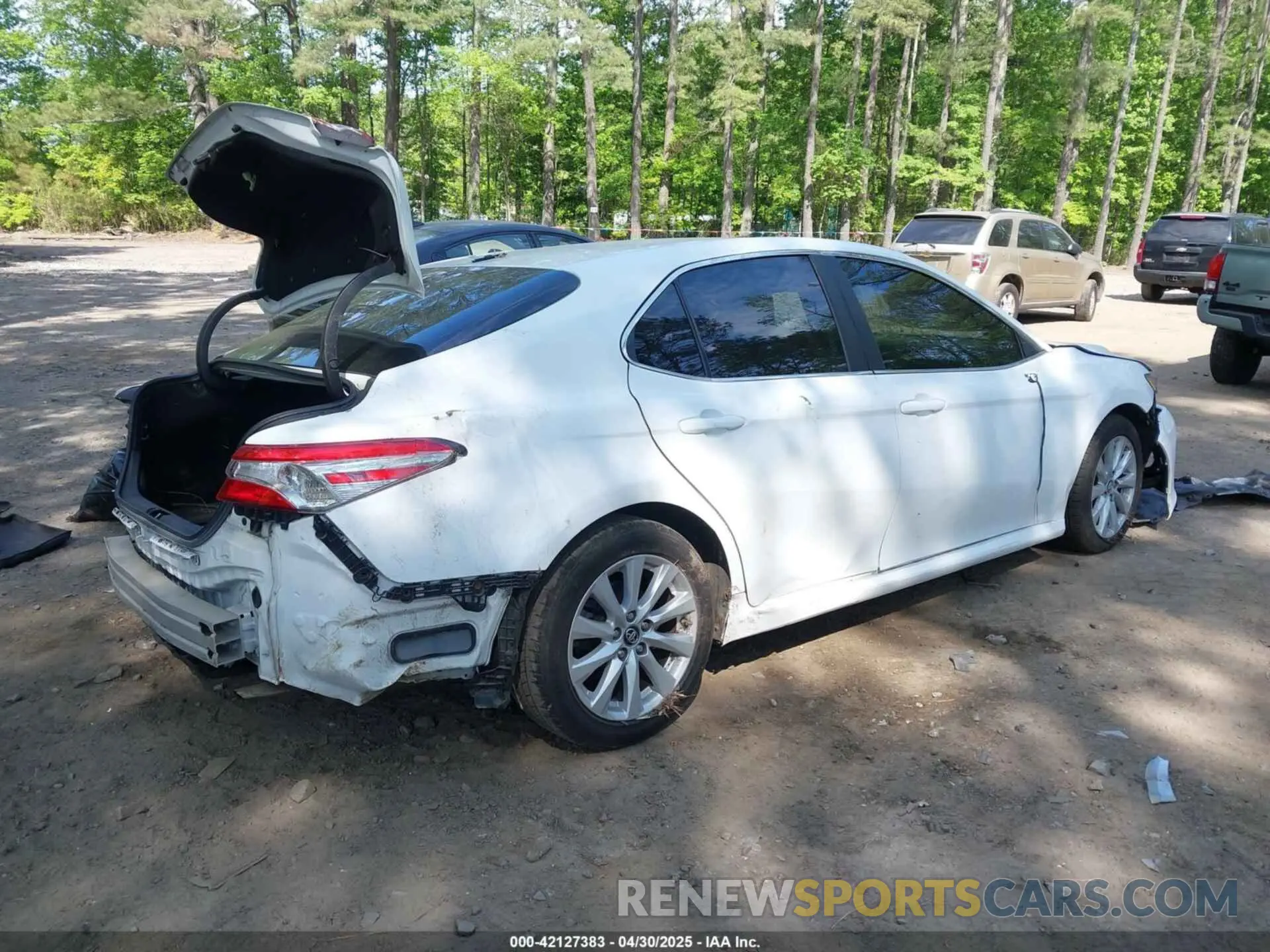 4 Фотография поврежденного автомобиля 4T1B11HK4KU743270 TOYOTA CAMRY 2019