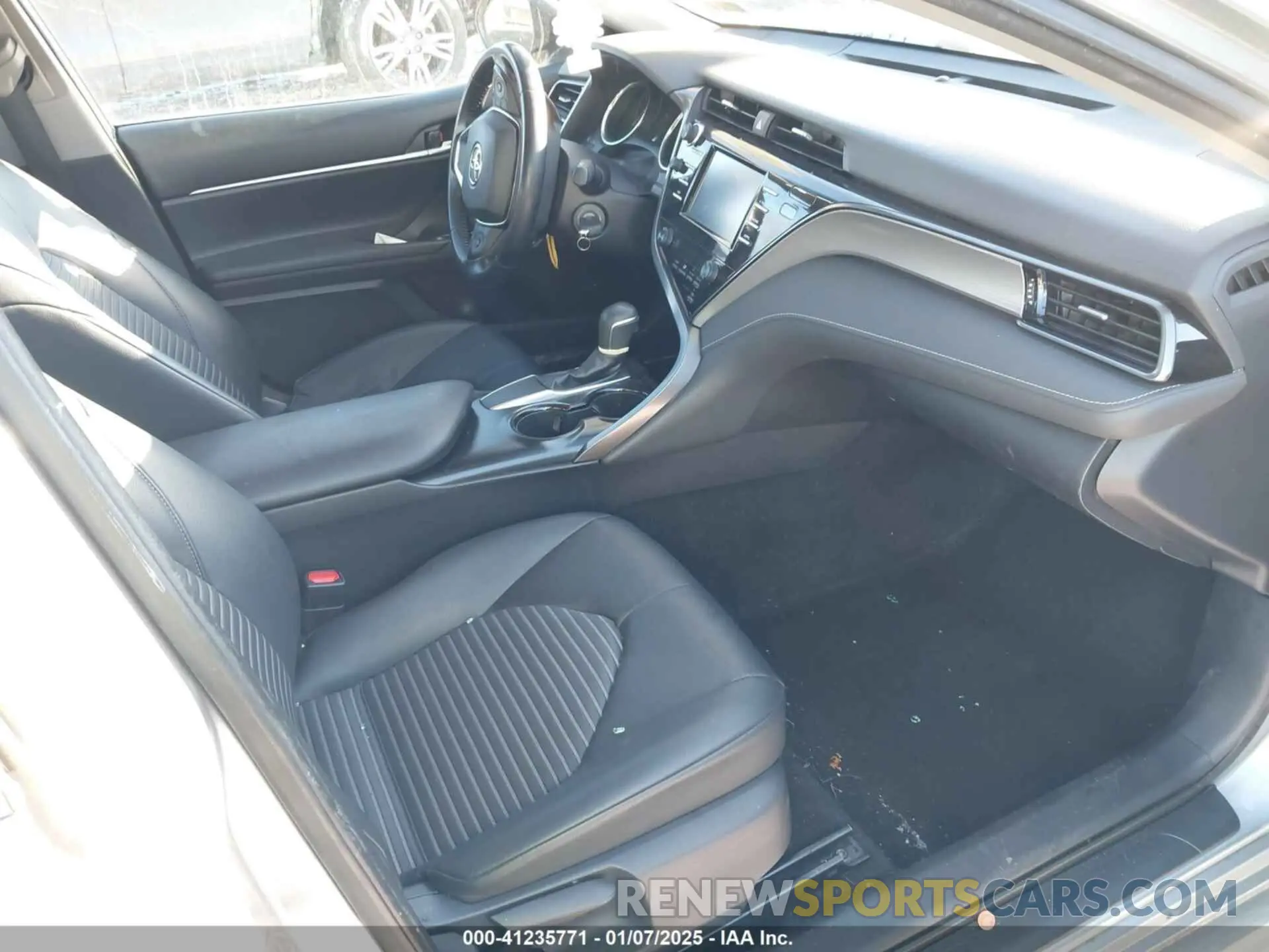 5 Photograph of a damaged car 4T1B11HK4KU744175 TOYOTA CAMRY 2019