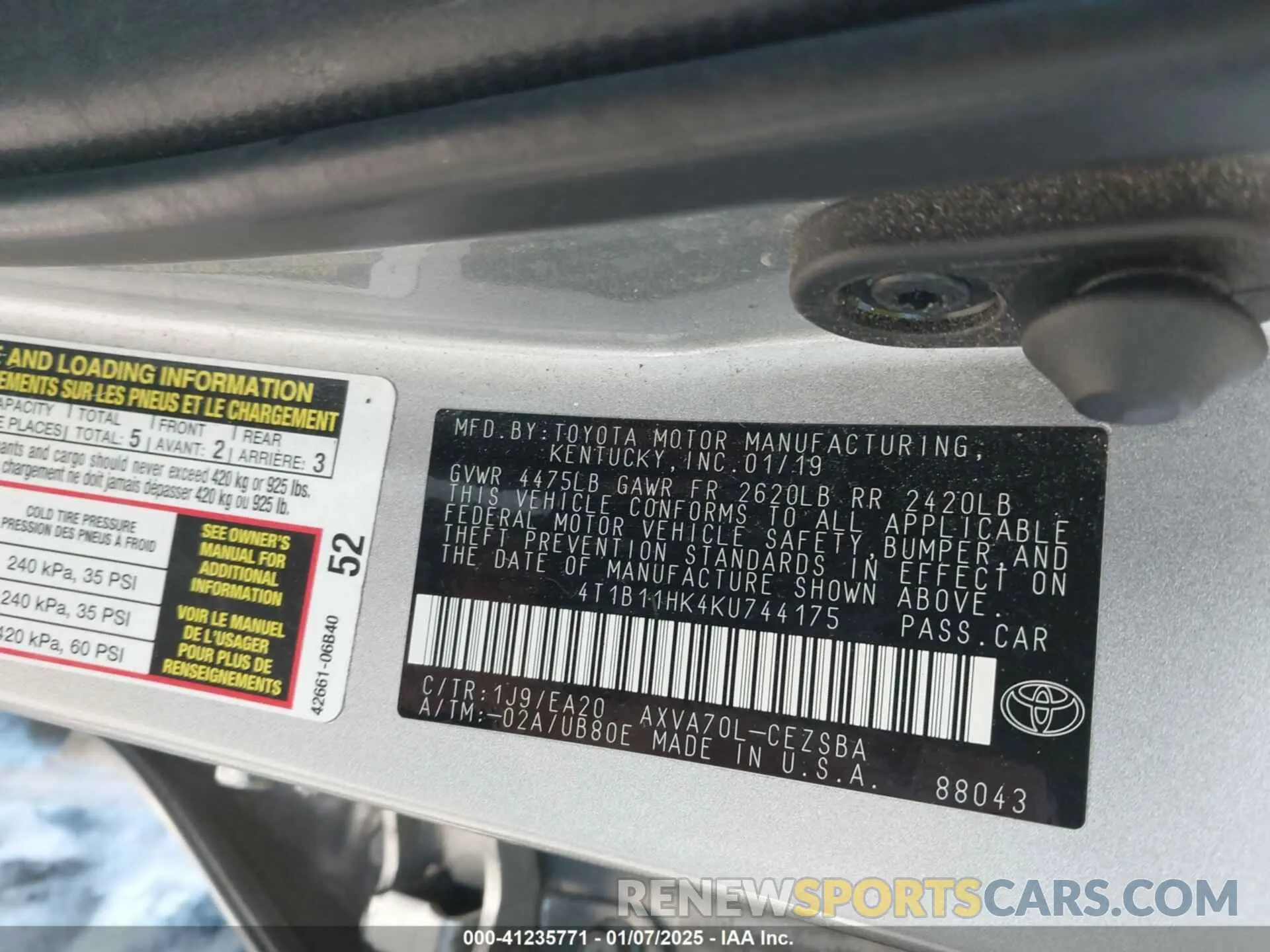 9 Photograph of a damaged car 4T1B11HK4KU744175 TOYOTA CAMRY 2019