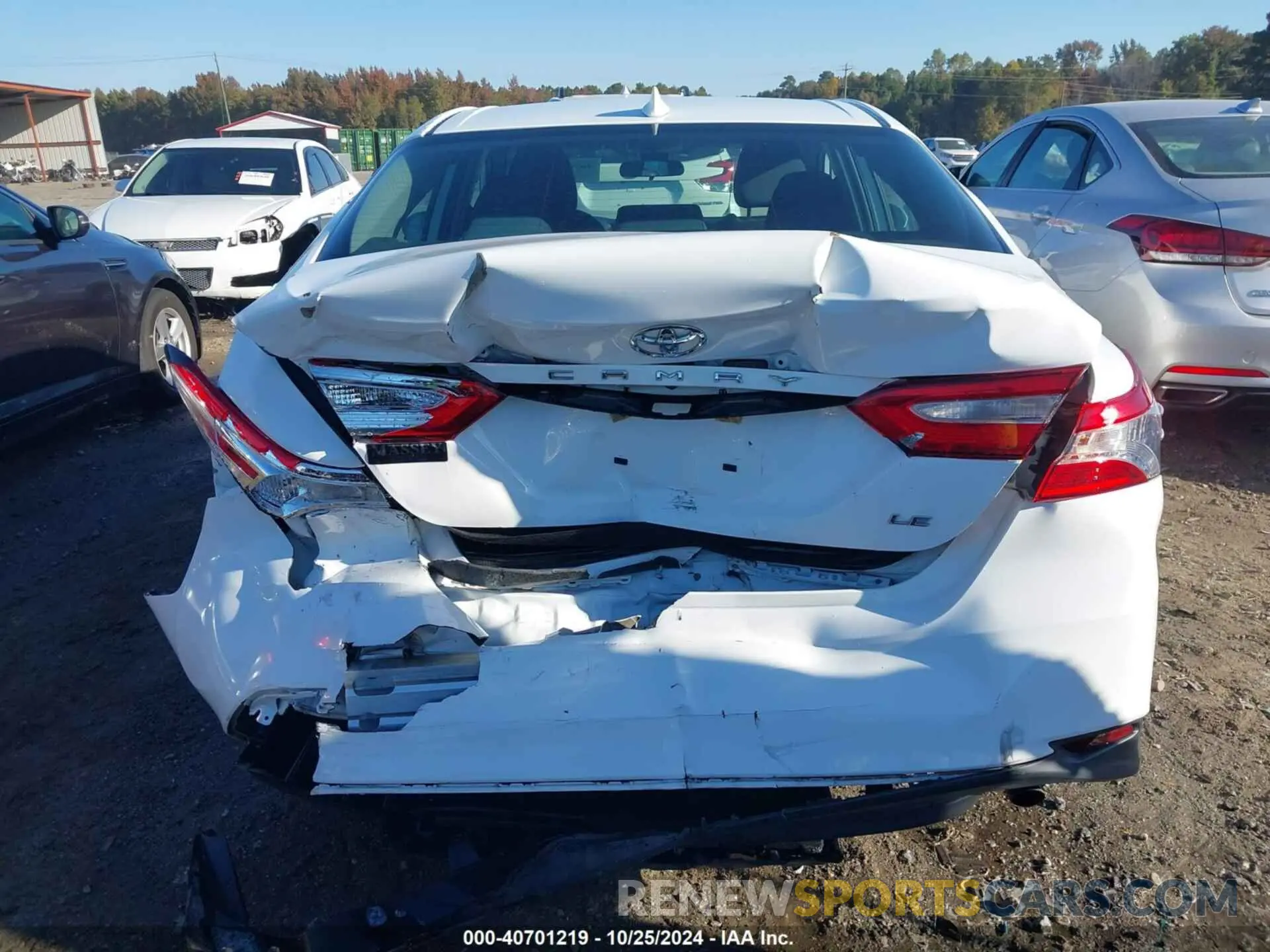16 Photograph of a damaged car 4T1B11HK4KU744614 TOYOTA CAMRY 2019