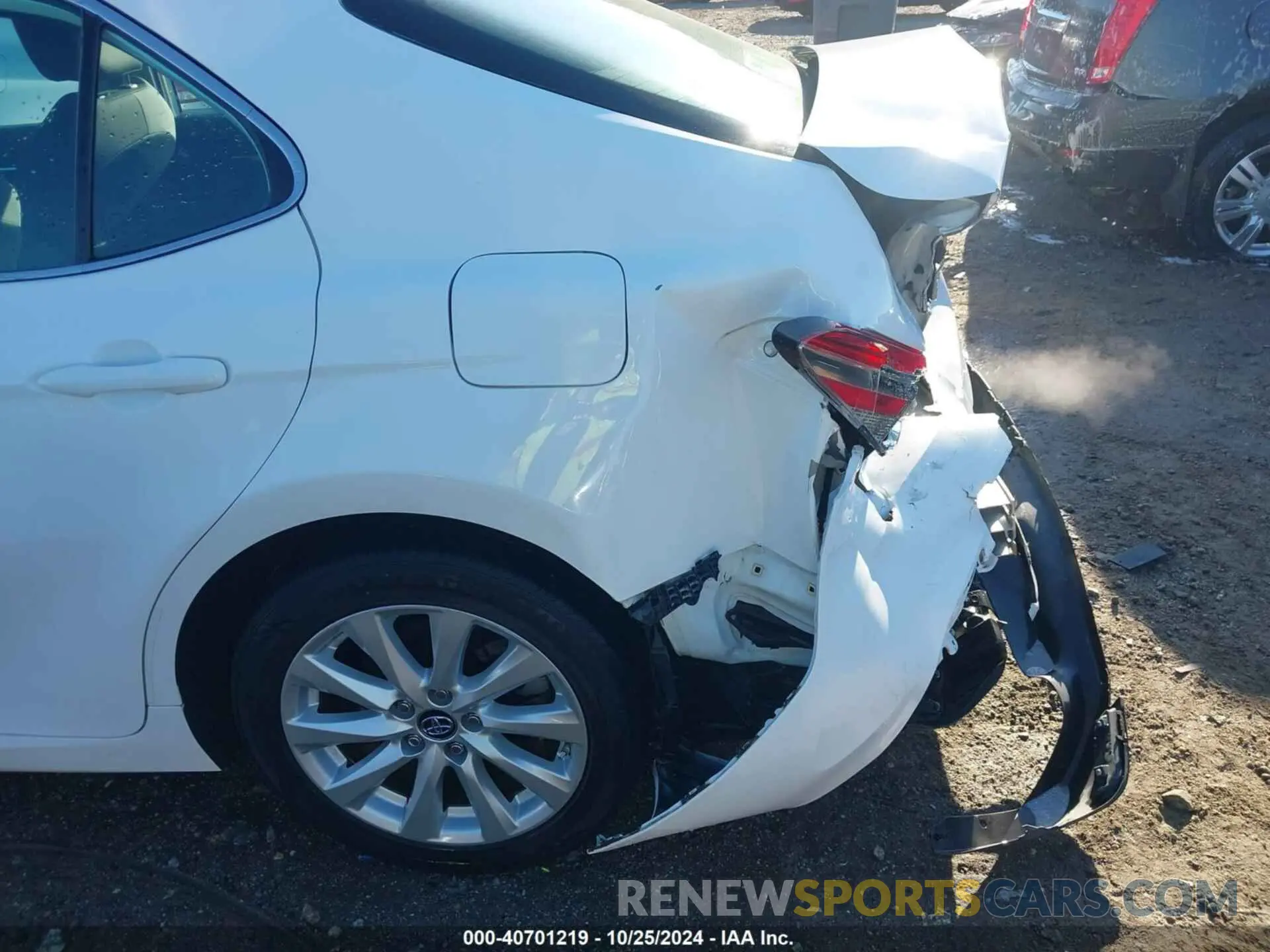 17 Photograph of a damaged car 4T1B11HK4KU744614 TOYOTA CAMRY 2019