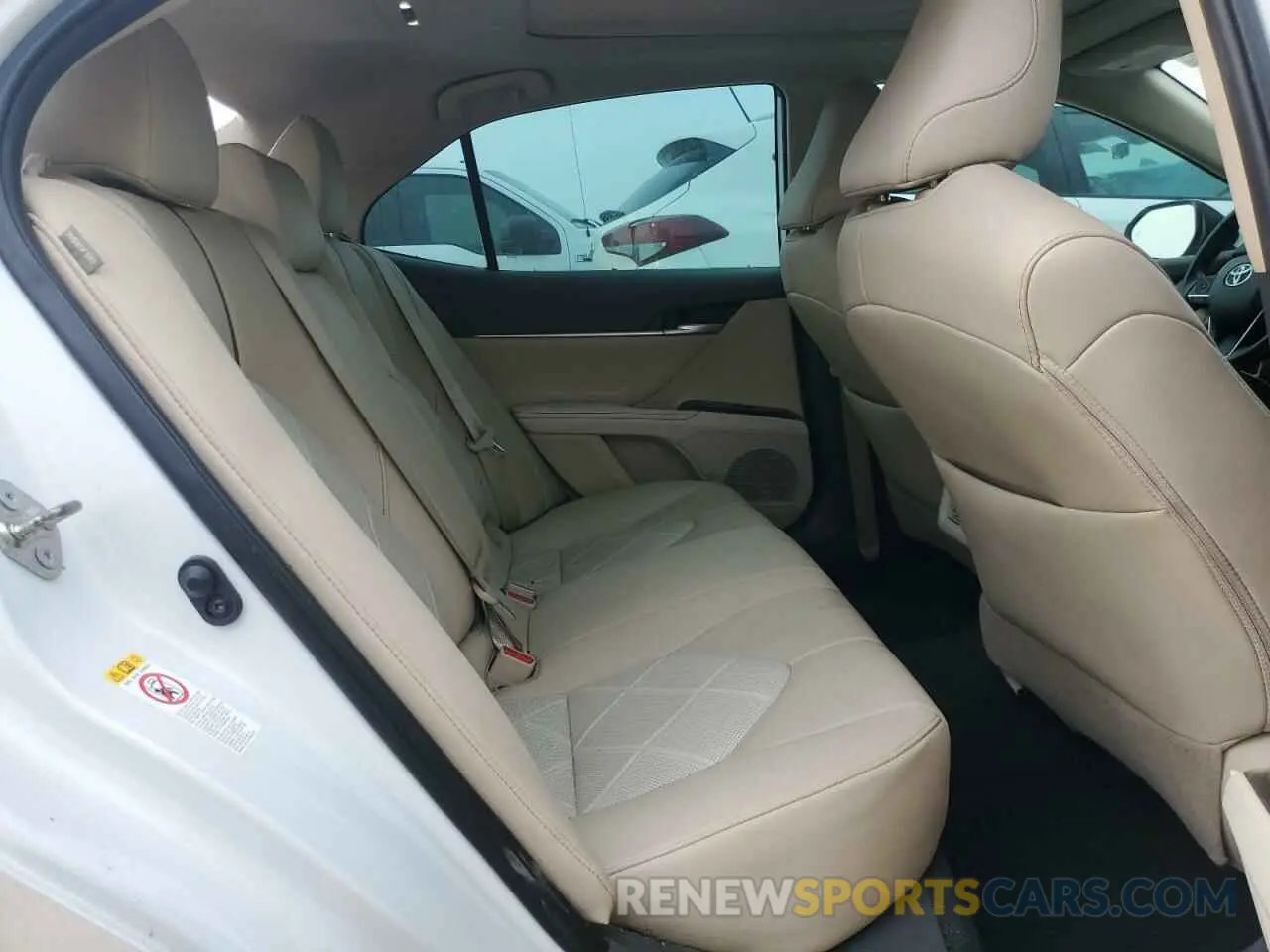 10 Photograph of a damaged car 4T1B11HK4KU745357 TOYOTA CAMRY 2019